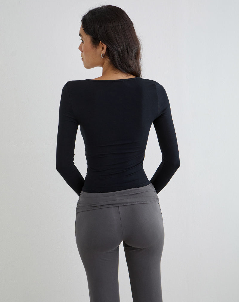 Bild des Kalais Langarm-Oberteils mit gedrehtem Ausschnitt in Schwarz