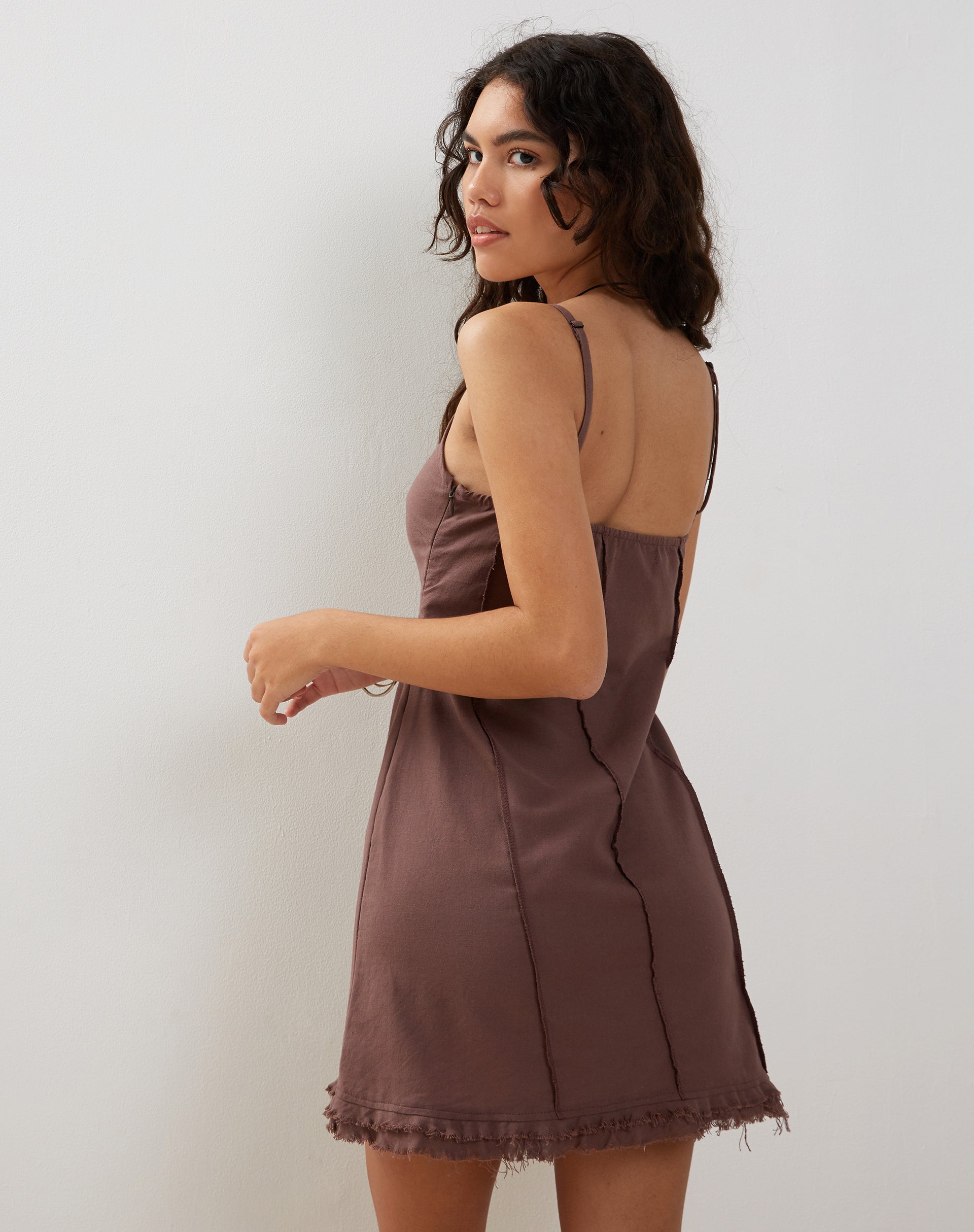 Bild von Kaneisa Pintuck Mini Slip Dress in Deep Taupe