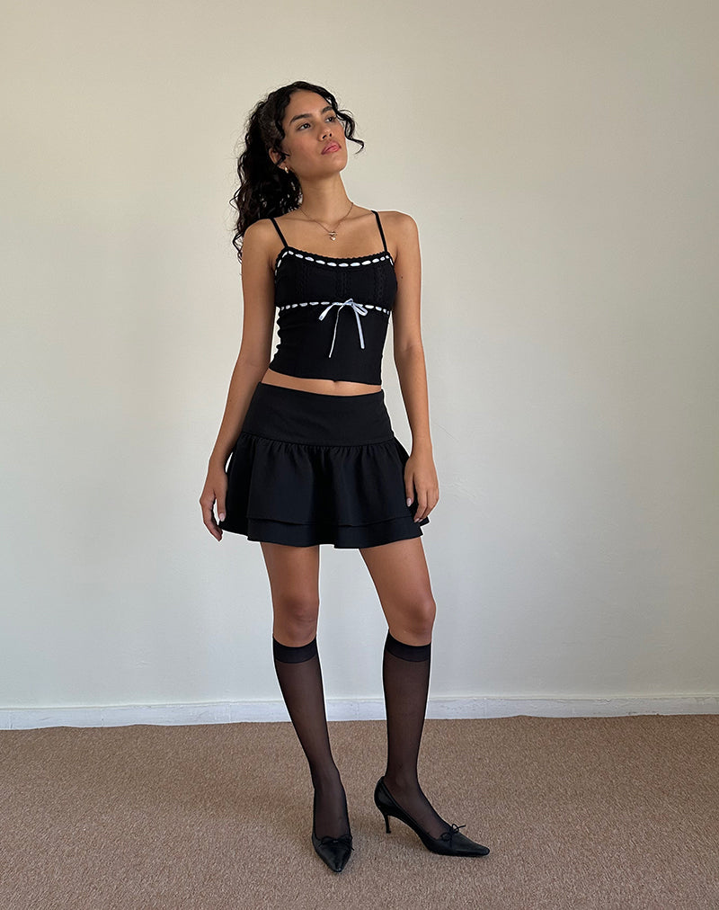Karda Cami Top in Schwarz mit kontrastierendem Band