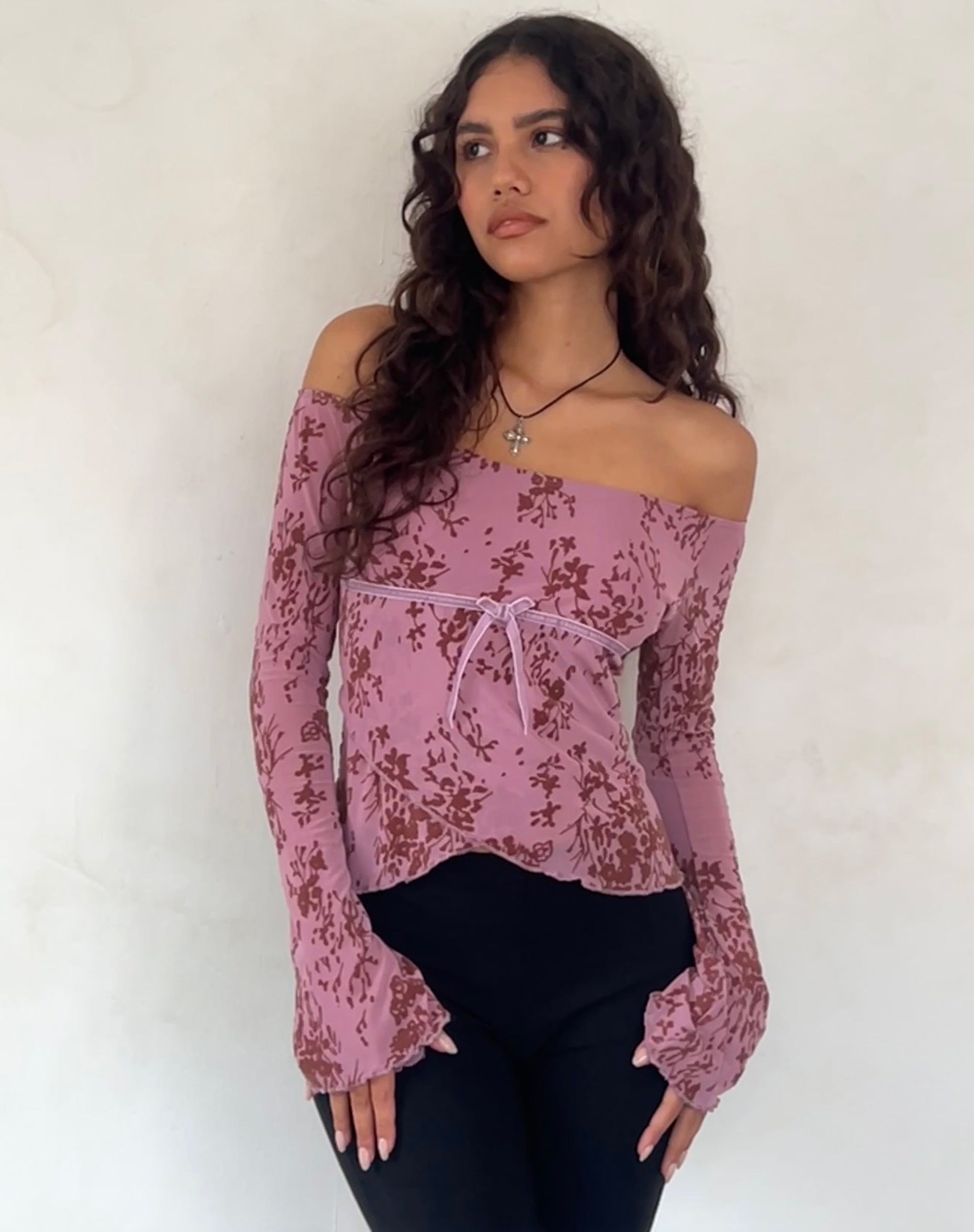 Image of Kareena Langärmeliges Bardot-Top in abstraktem Botanic Mauve