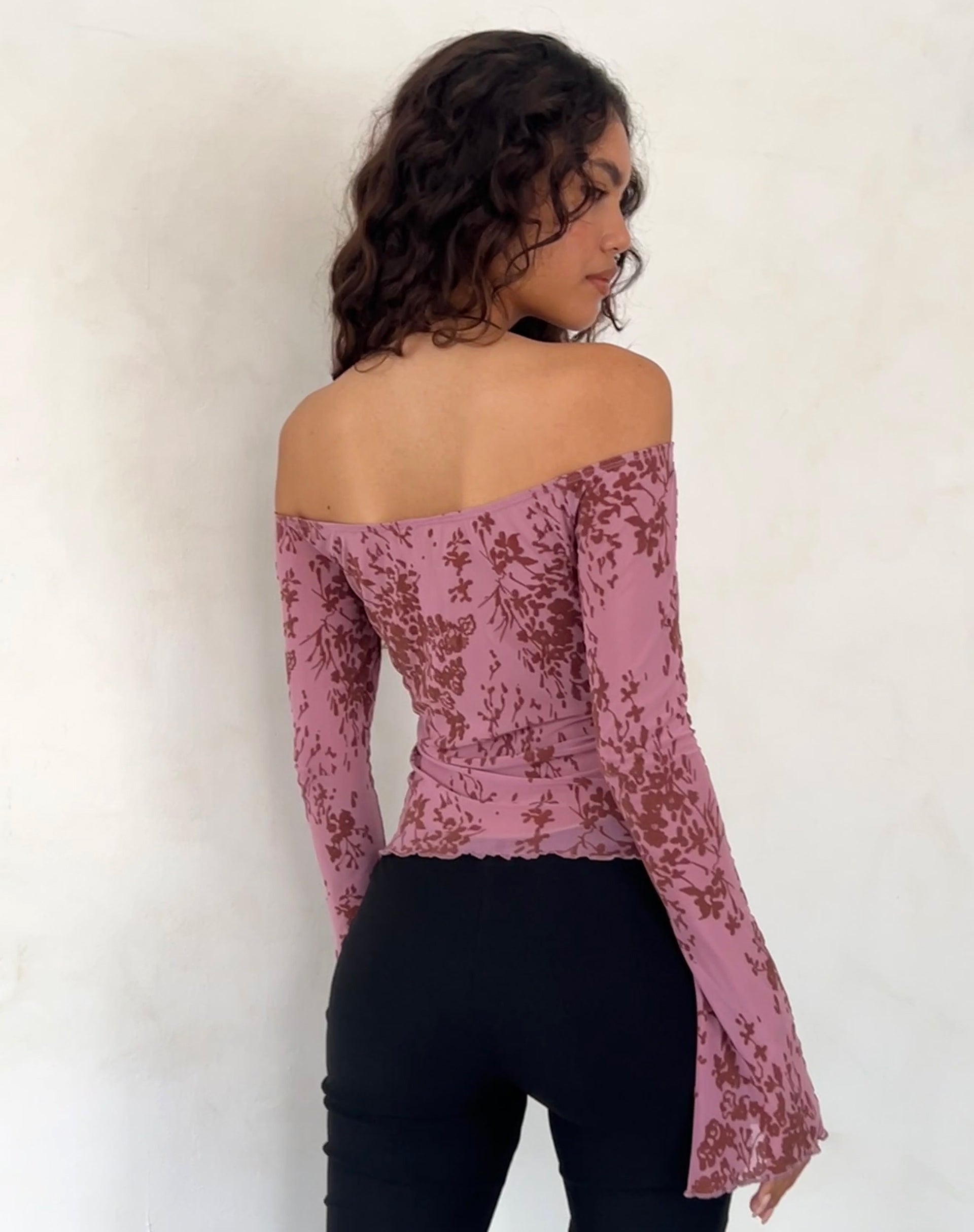 Image of Kareena Langärmeliges Bardot-Top in abstraktem Botanic Mauve