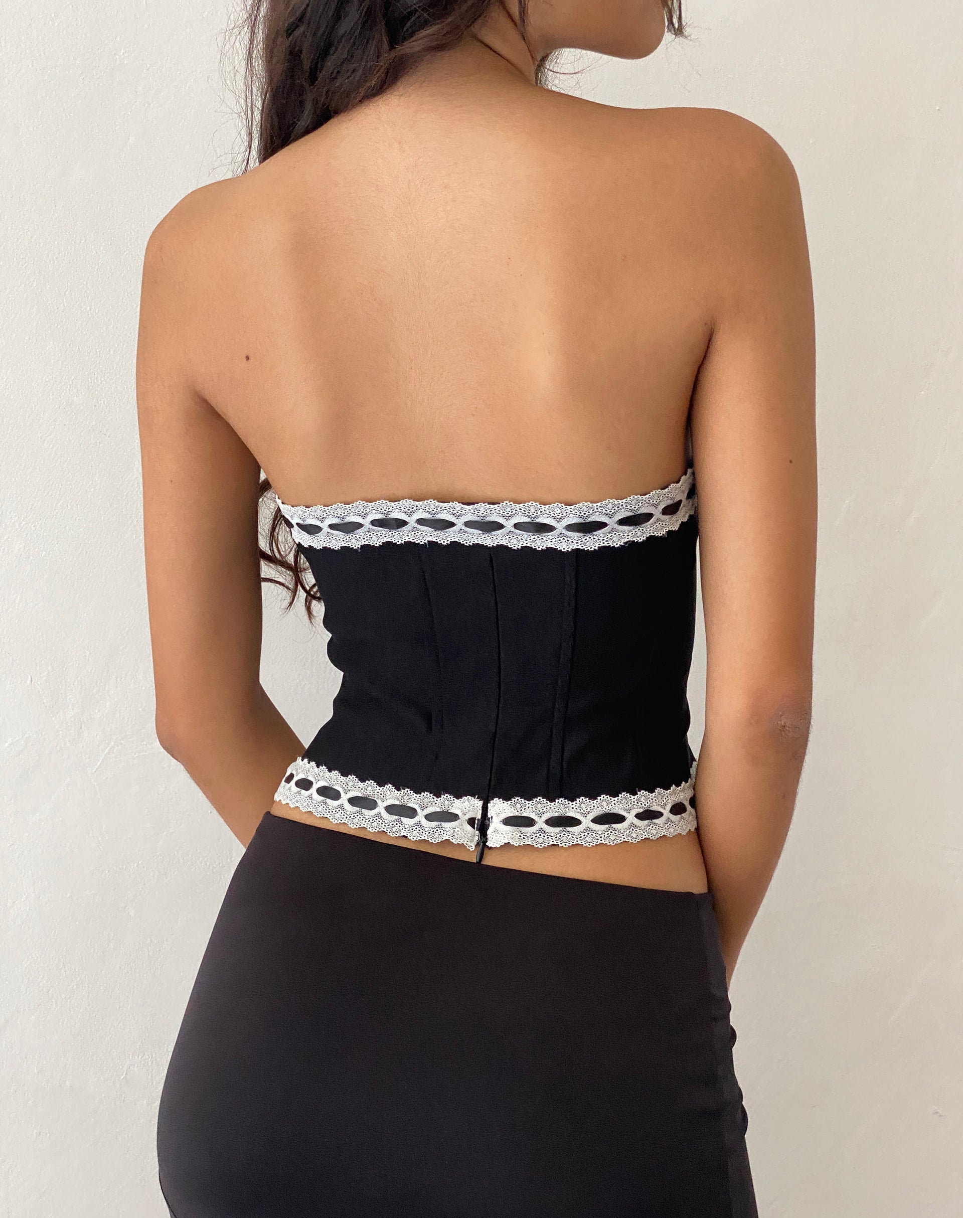 Bild von Karida Lace Edge Corset Top in Schwarz
