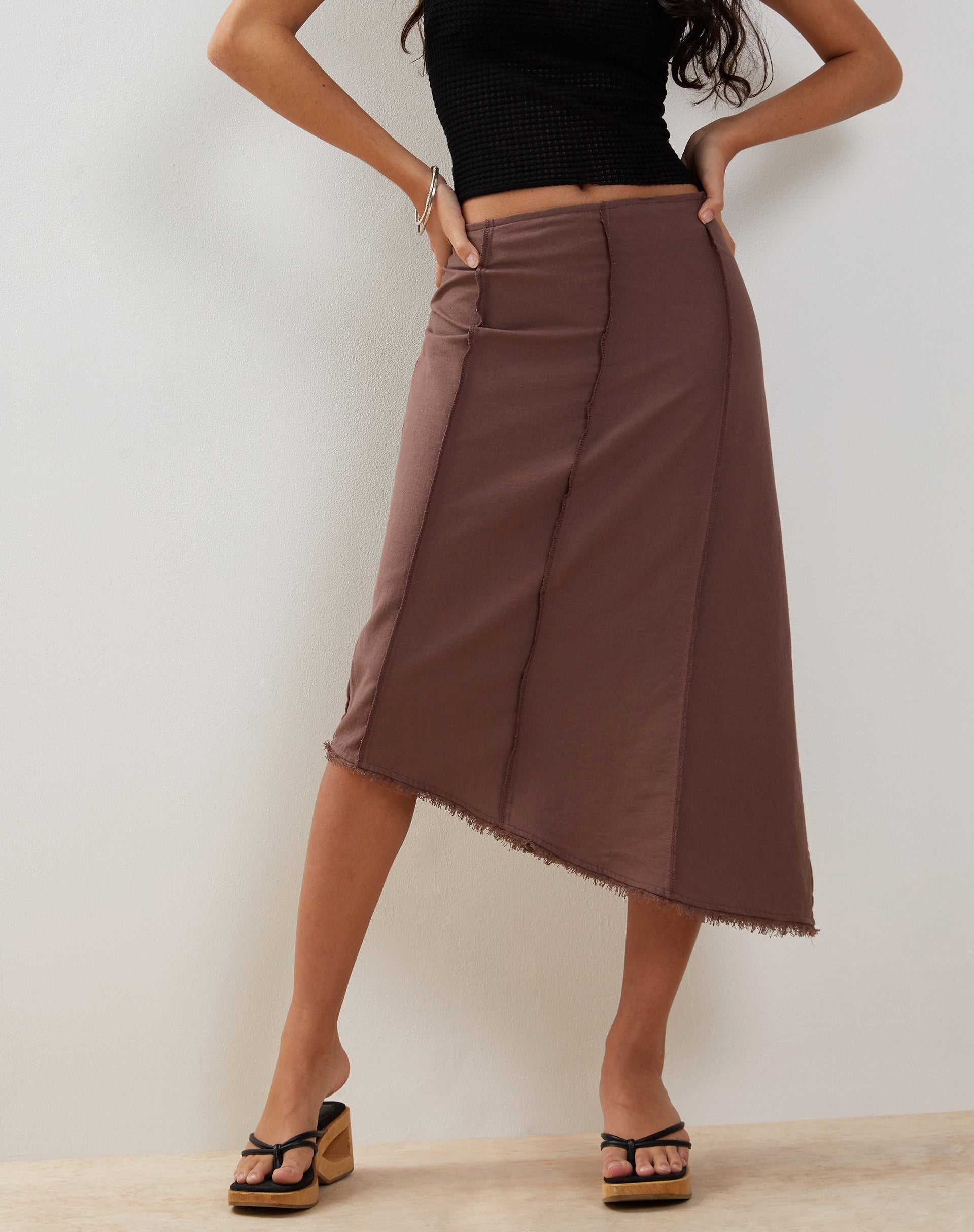 Bild von Karlesa Asymmetrischer Midirock in Deep Taupe