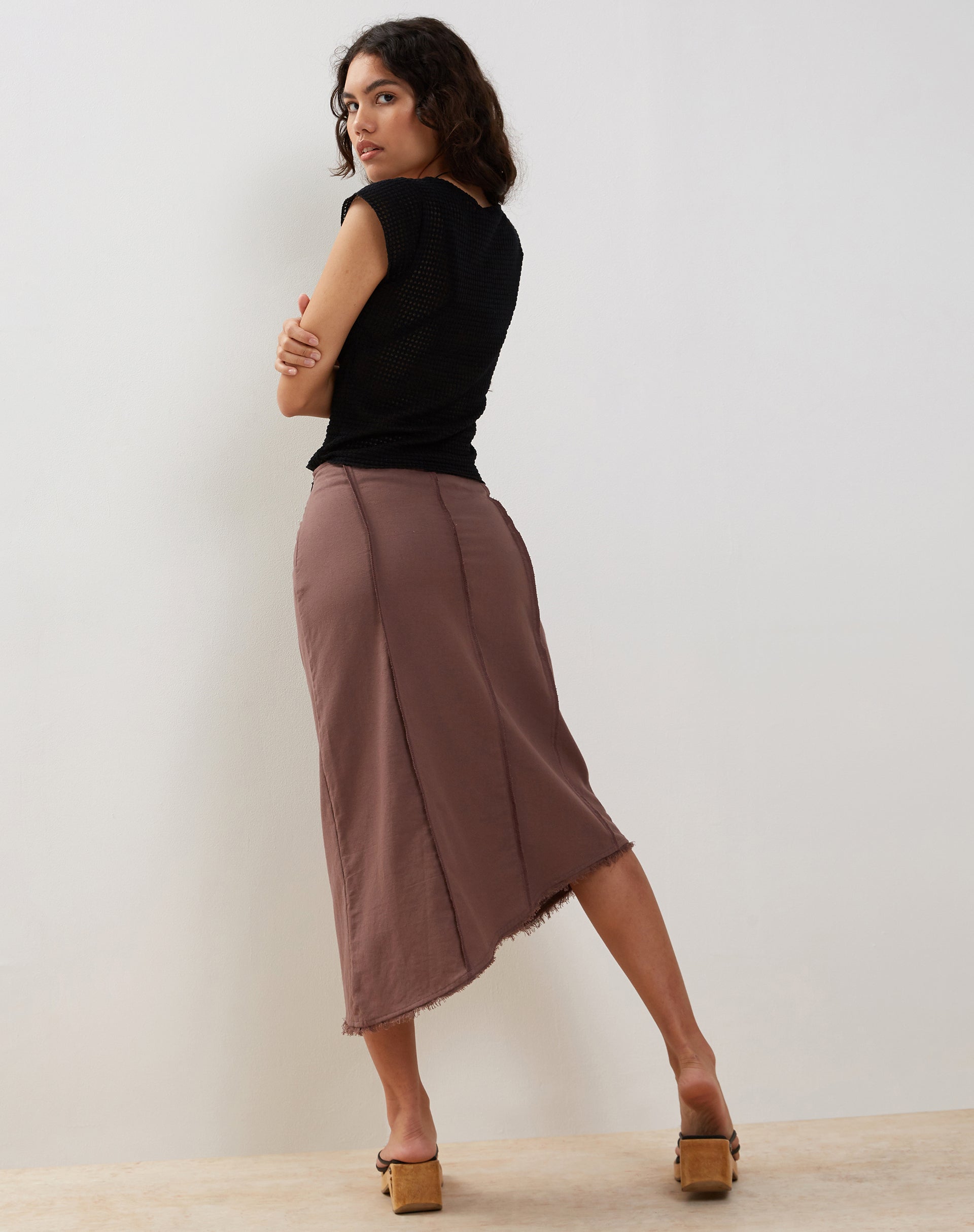 Bild von Karlesa Asymmetrischer Midirock in Deep Taupe