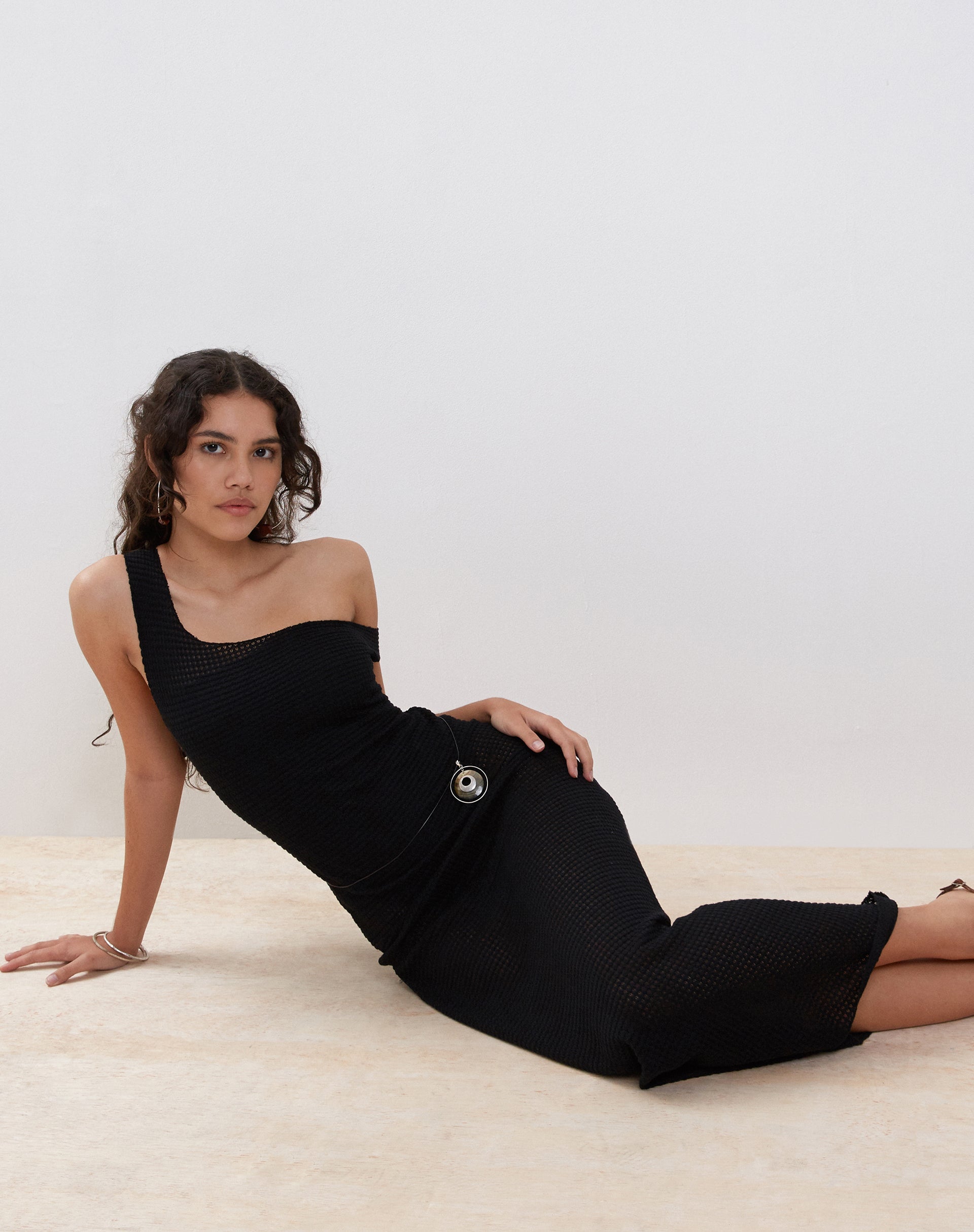 Image of Katja Maxikleid in Schwarz Strukturierte Häkelarbeit