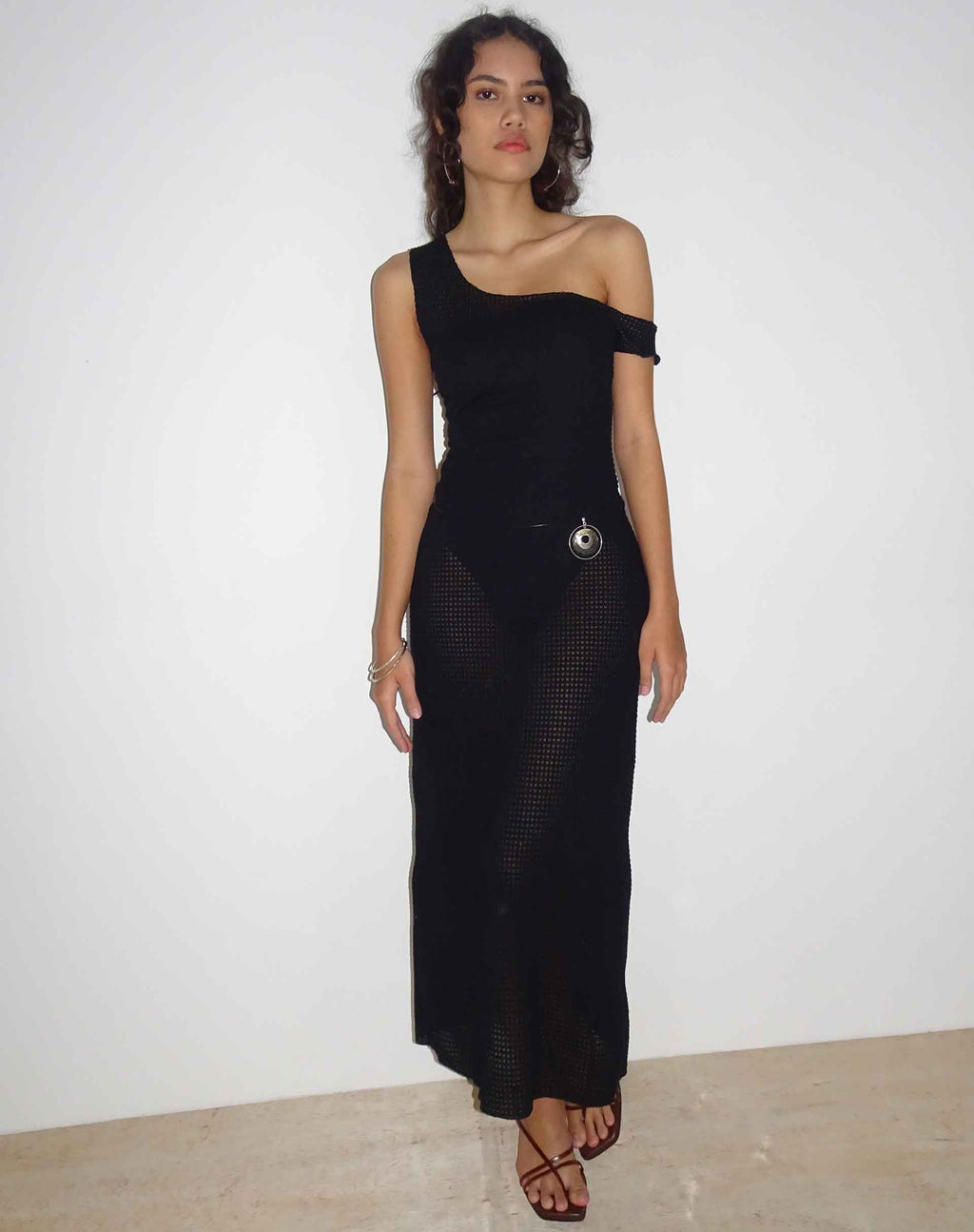 Katja Maxikleid aus schwarzer strukturierter Häkelei