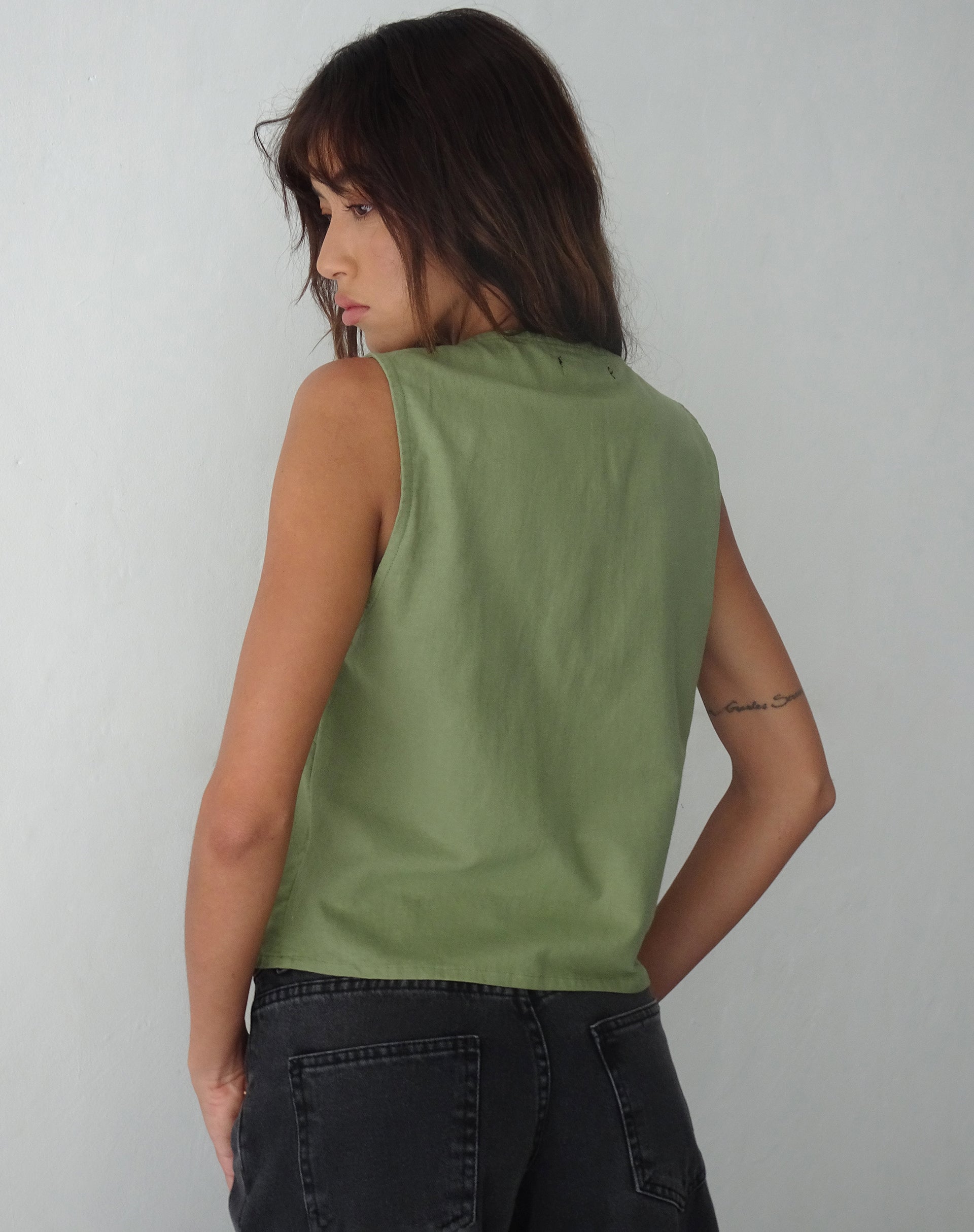 Bild von Kayve Tie Front Top in Dark Sage