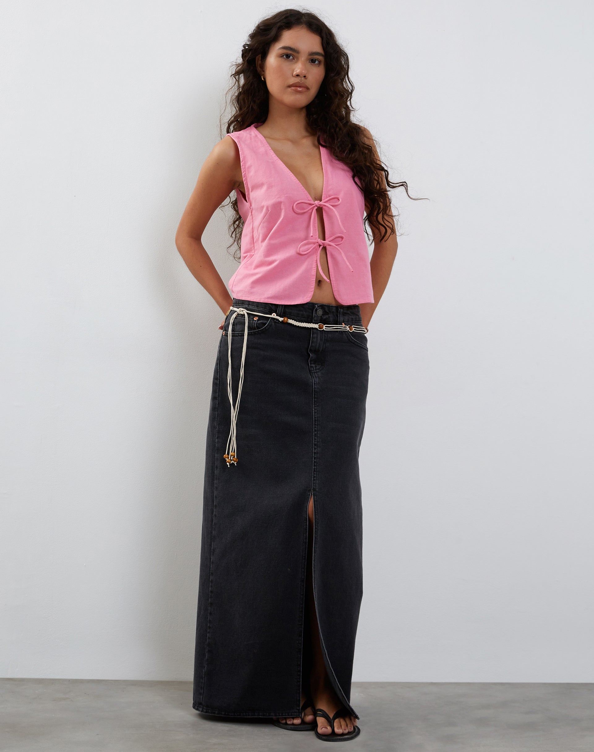Bild von Kayve Tie Front Top in Bubblegum Pink