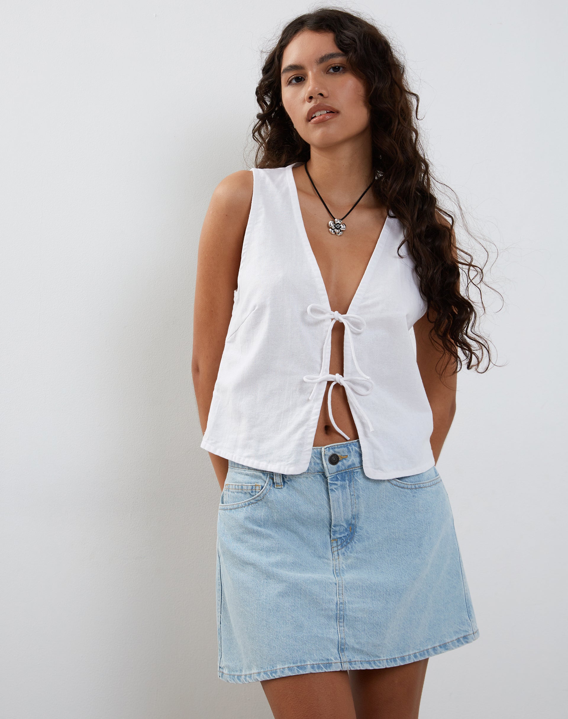 Bild von Kayve Tie Front Top in Weiß