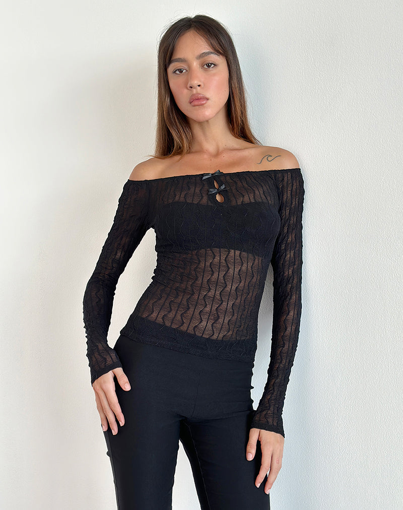 Kazi Bardot-Top in Schwarz mit Knittereffekt
