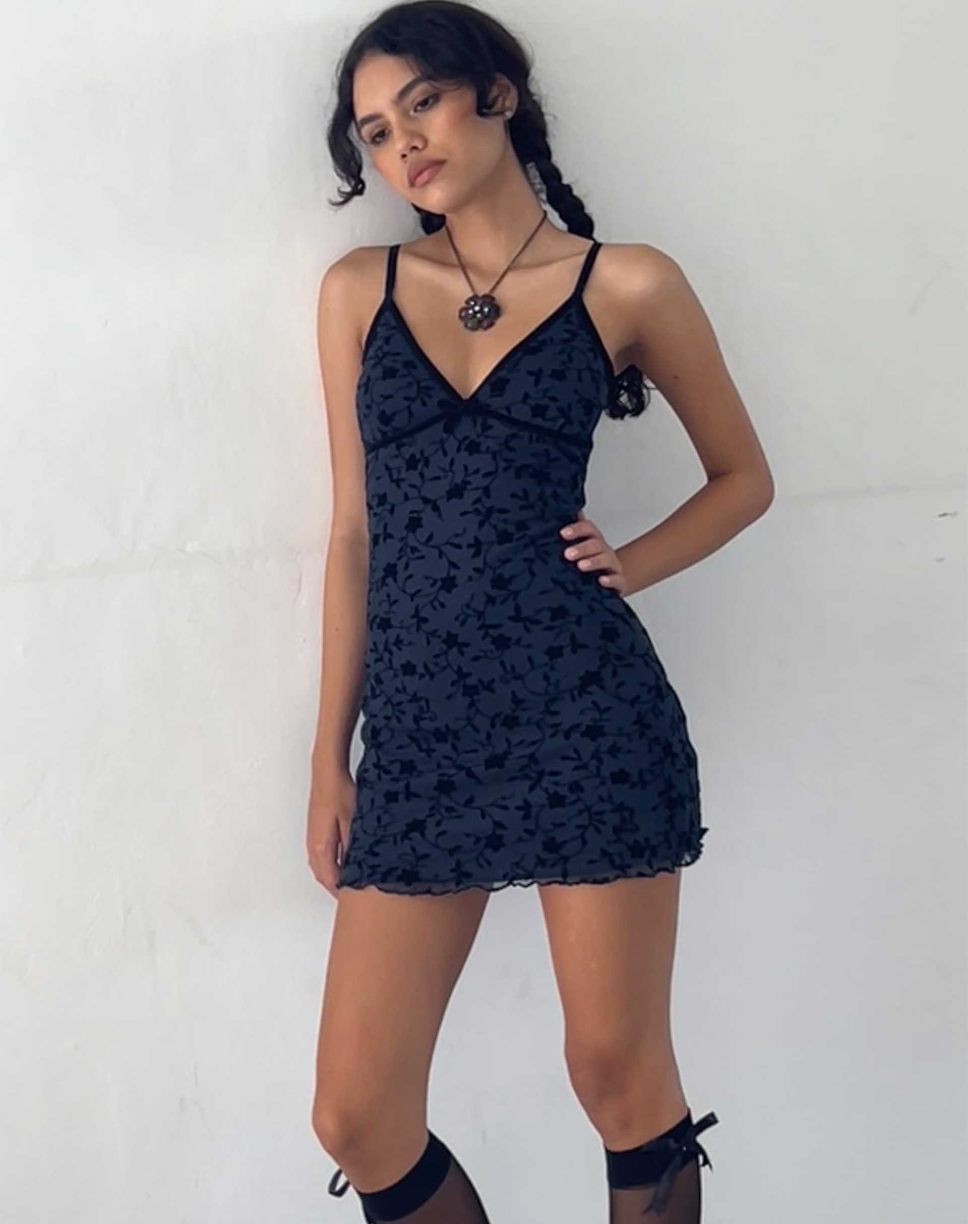 Image of Mevila Minikleid in Pretty Petal Flock Schwarz