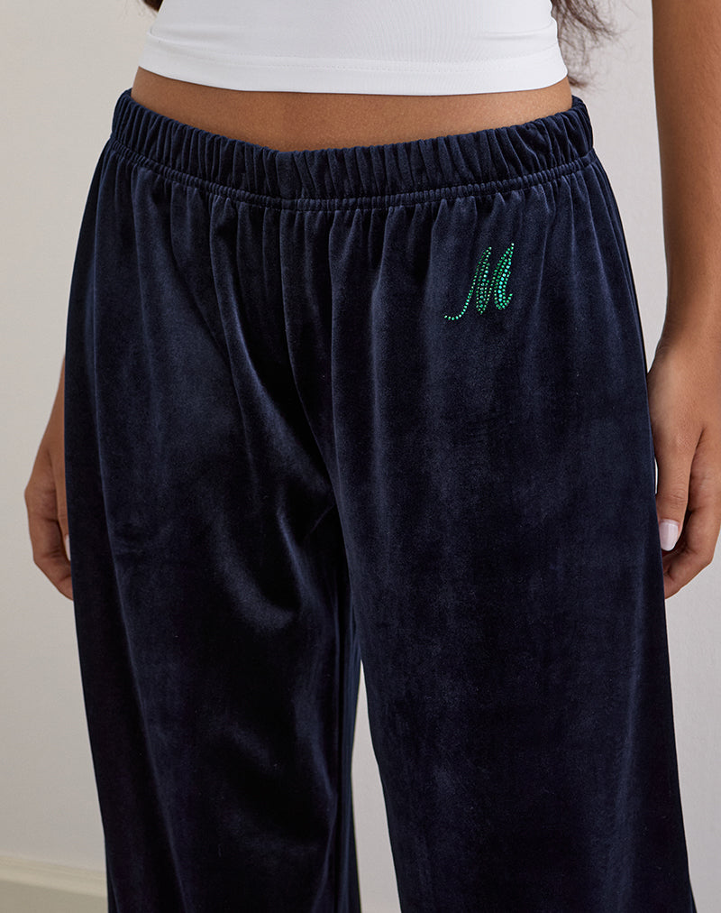 Image of Glen Jogger aus Velours in Marineblau mit 'M'-Verzierung