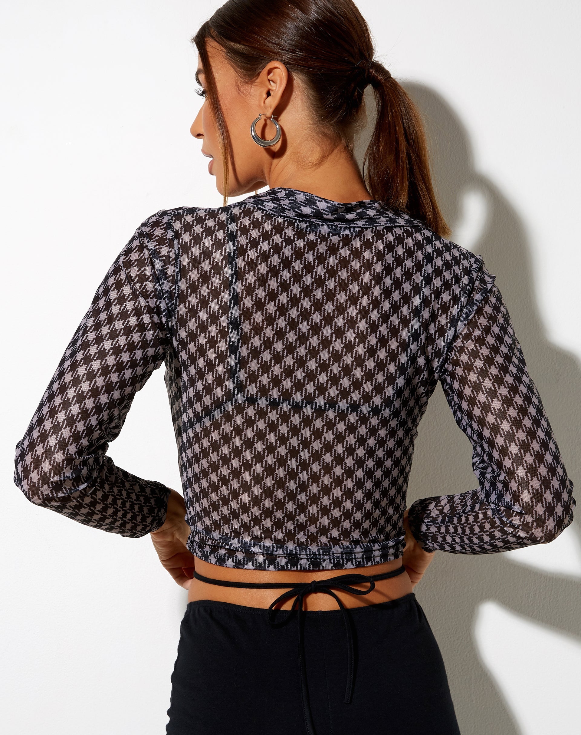 Image of Kelly Shirt in Mesh Diagonal Dogtooth Schwarz und Tan