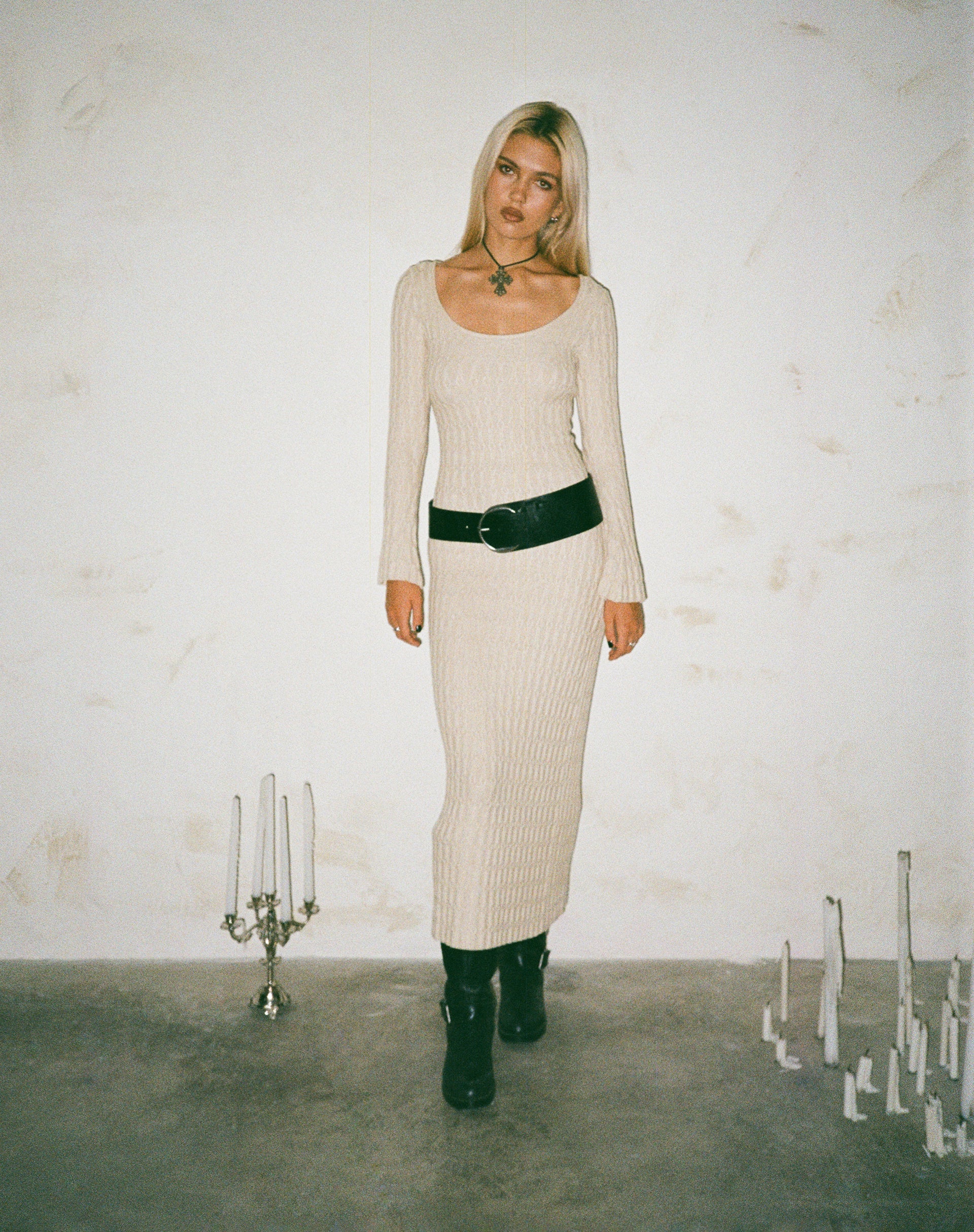Image of Kiasta Langärmeliges Maxikleid aus neutralem Strick