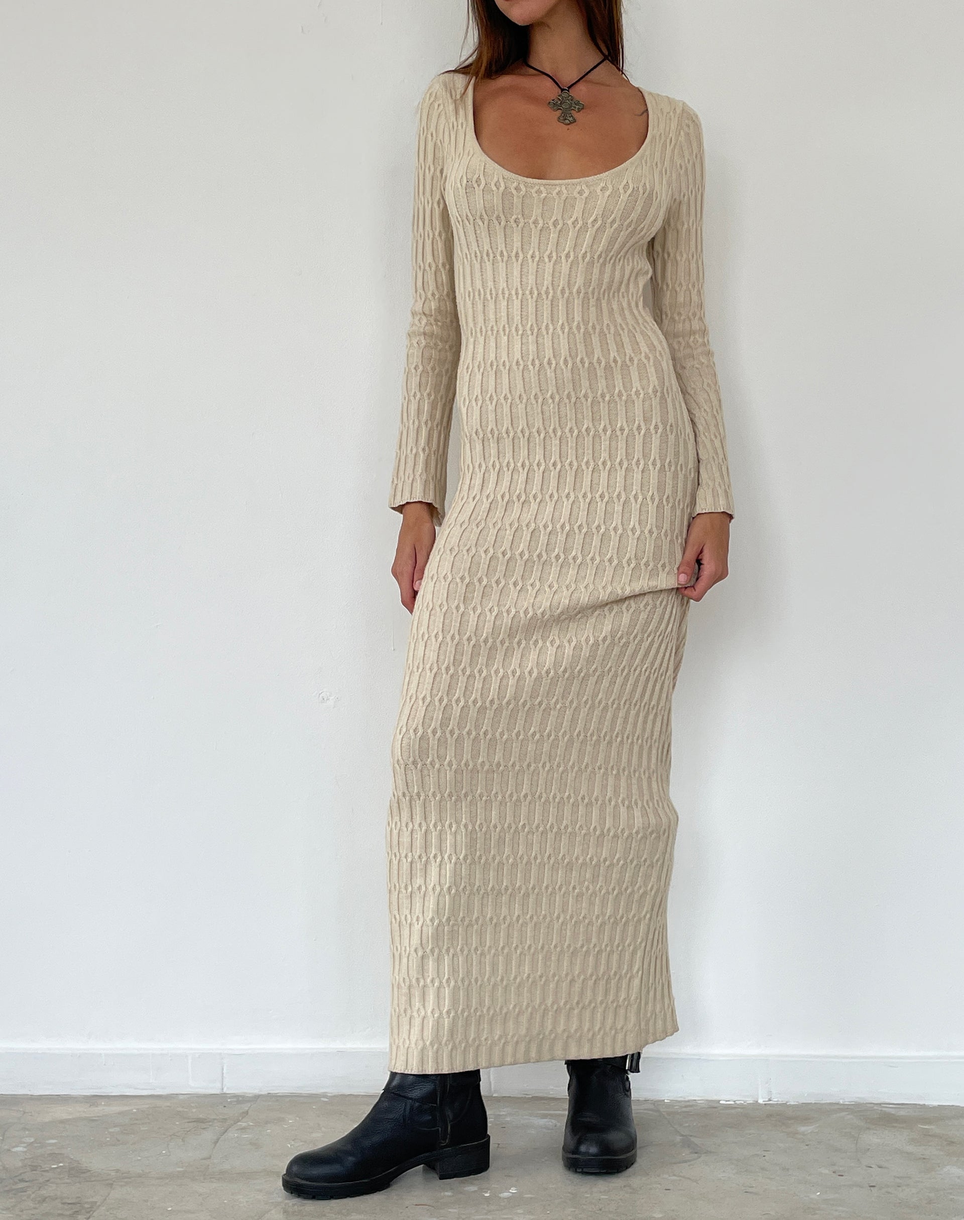 Image of Kiasta Langärmeliges Maxikleid aus neutralem Strick