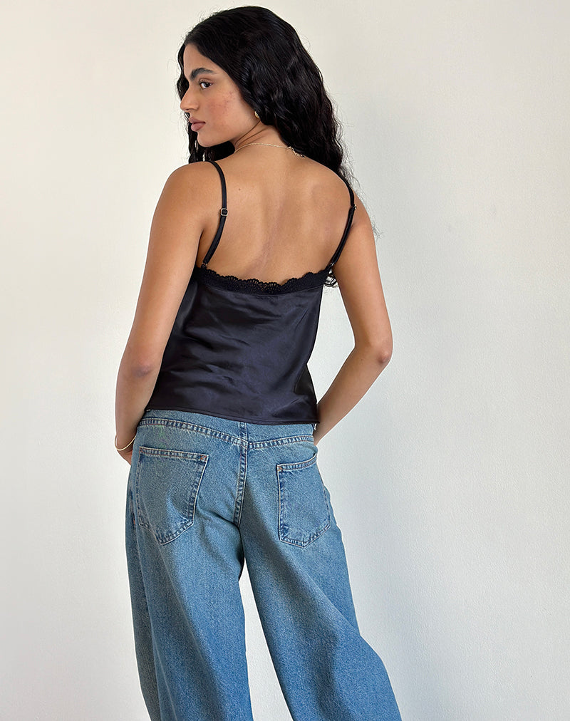 Abbildung von Kira Top in Satin Schwarz mit schwarzer Spitze