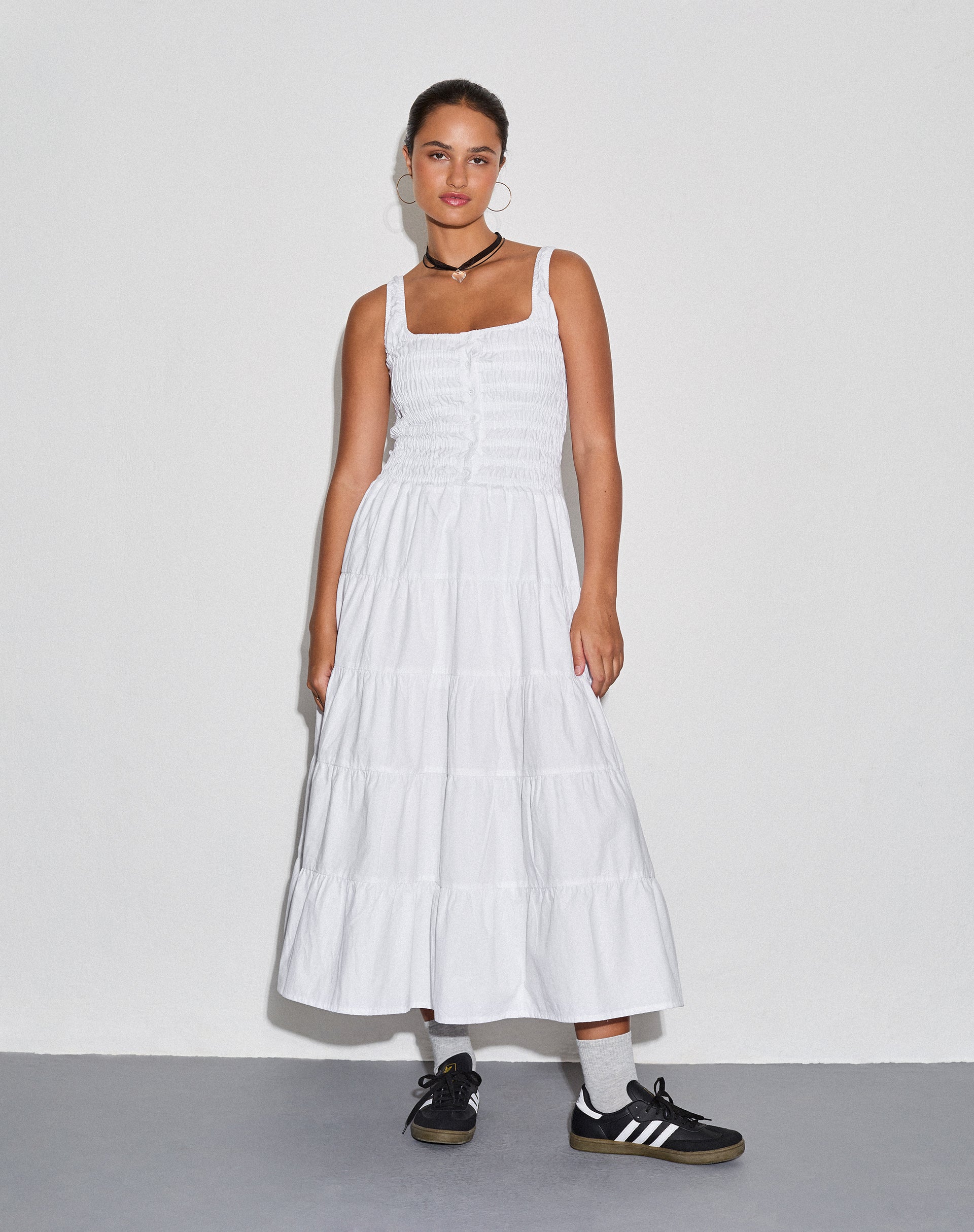 Image of Koizumi Gestuftes Maxikleid aus Popeline Weiß