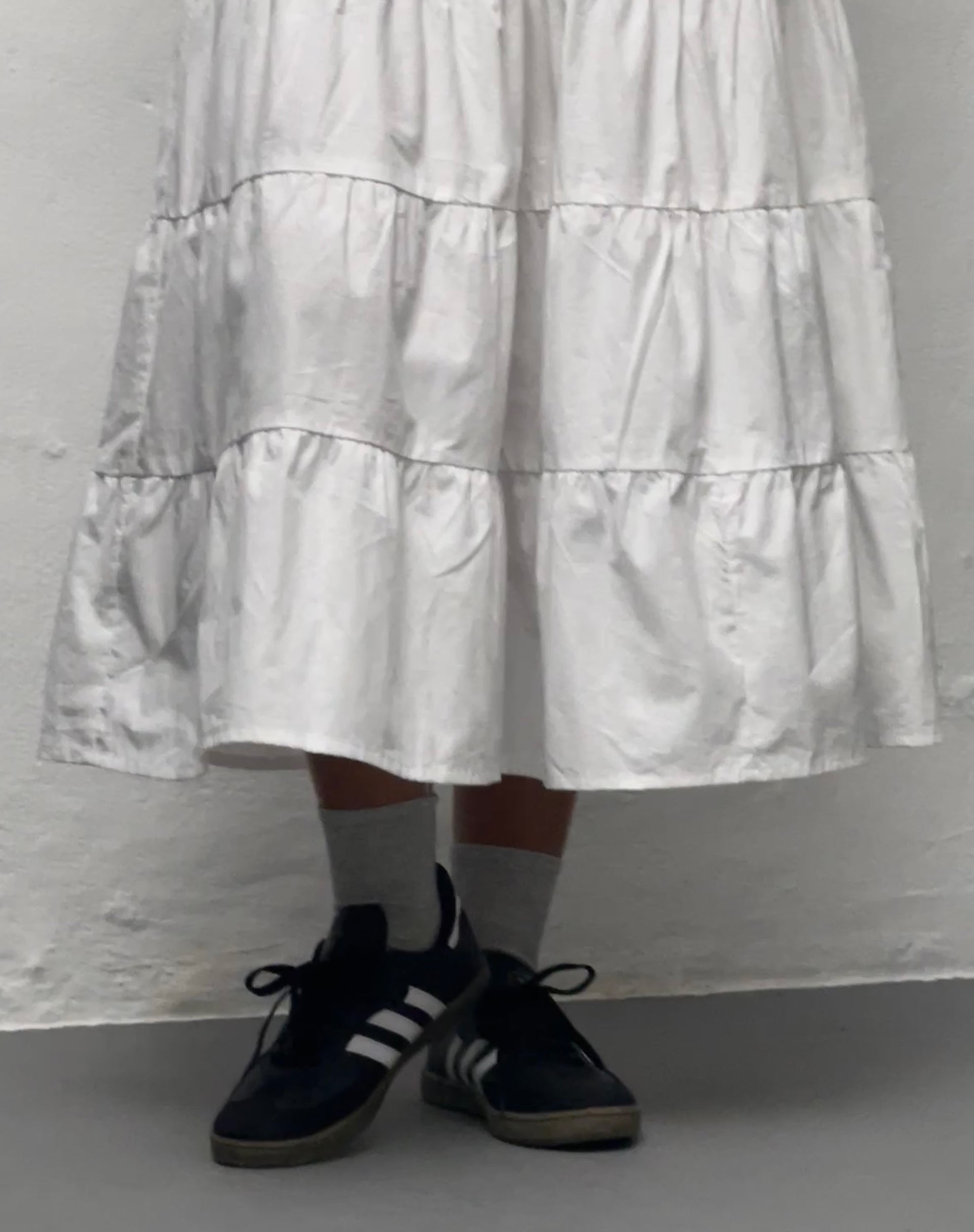 Image of Koizumi Gestuftes Maxikleid aus Popeline Weiß
