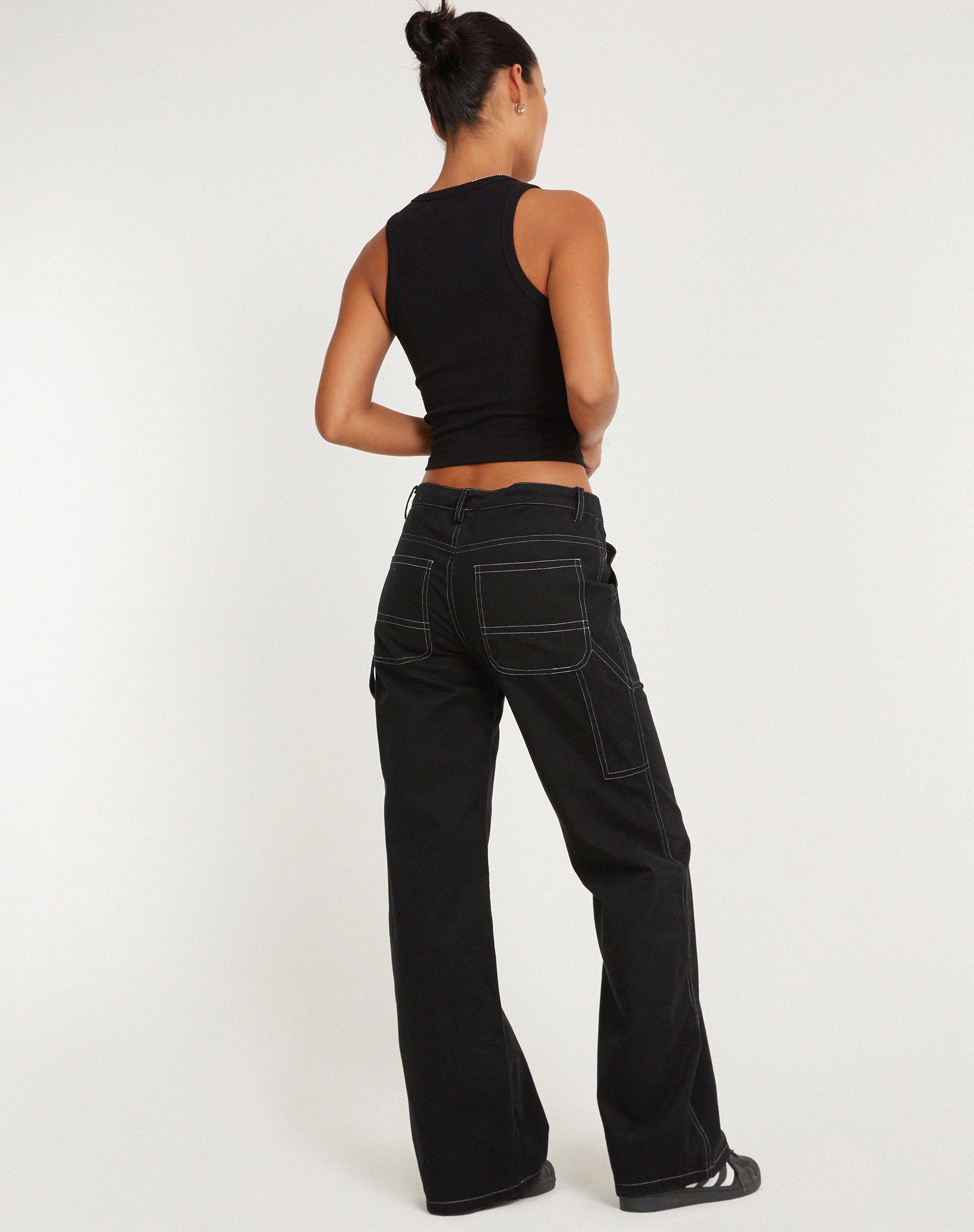 Abbildung der Kusnaedi Wide Leg Trouser in Schwarz und Weiß Top Stitch