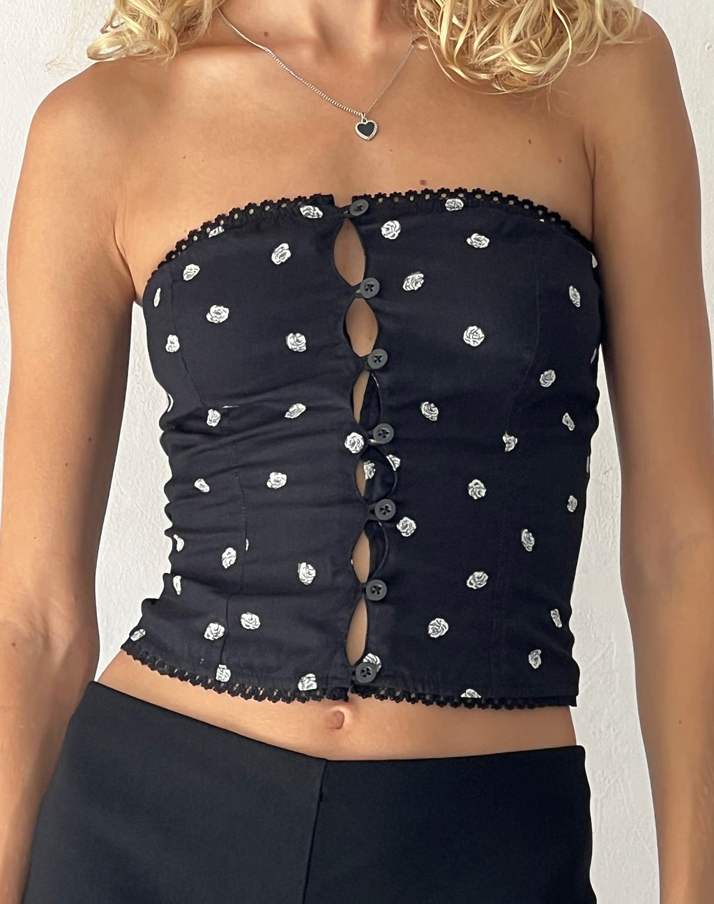 Lacey Knopfleiste Korsett Top in Ditsy Rose Schwarz