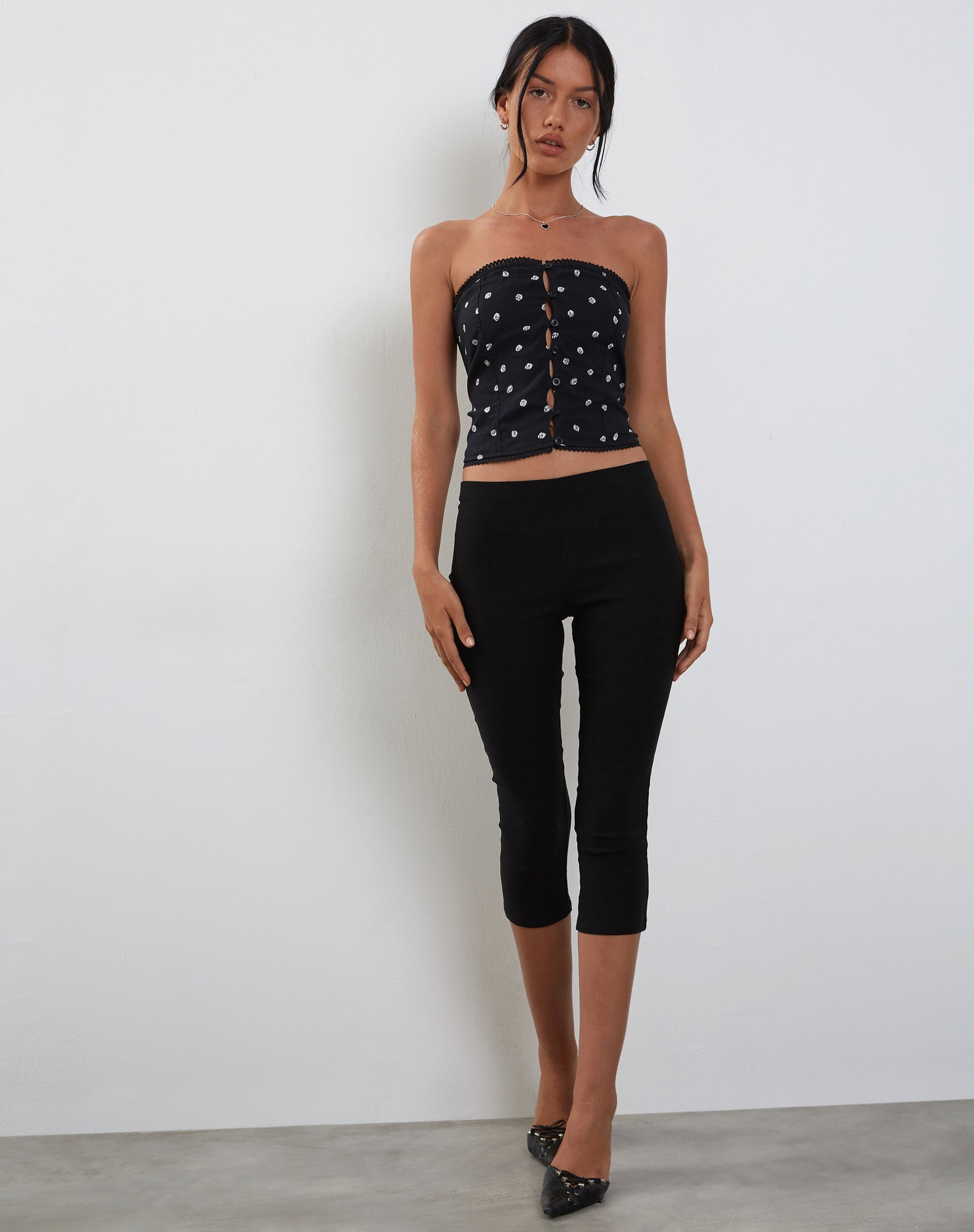 Bild von Lacey Knopfleiste Korsett Top in Ditsy Rose Schwarz
