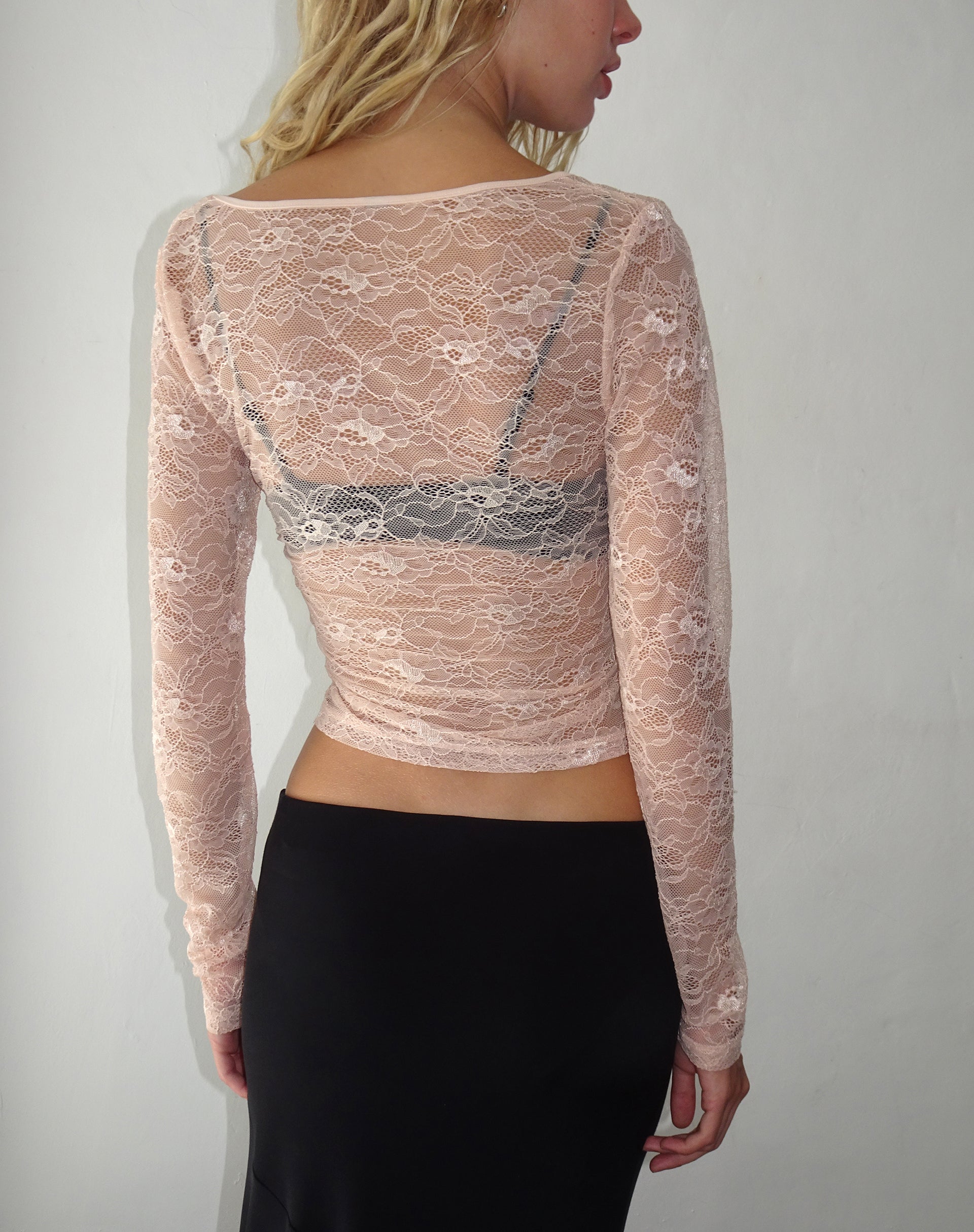 Image of Lainey Langärmeliges Spitzen-Top in Blush