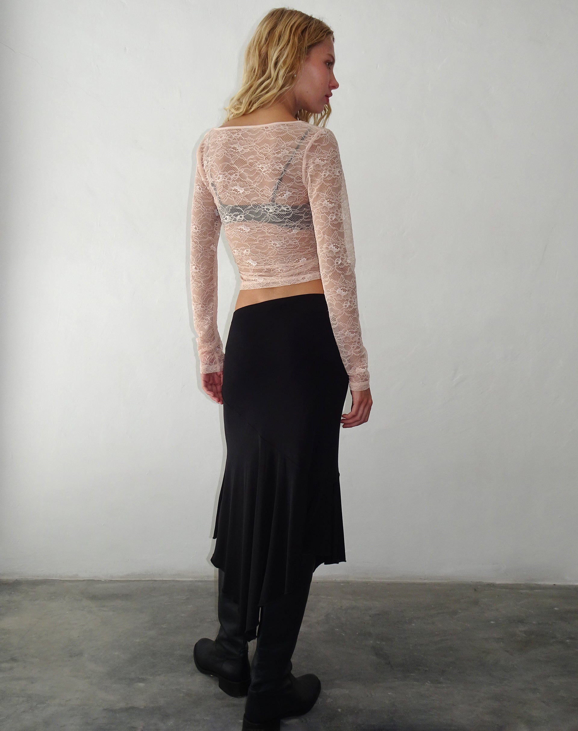 Image of Lainey Langärmeliges Spitzen-Top in Blush