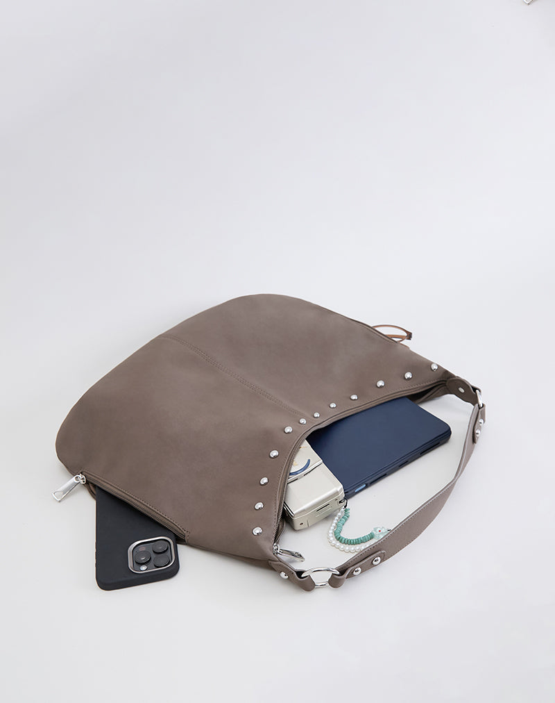 Image of Große braune Tasche mit Nieten