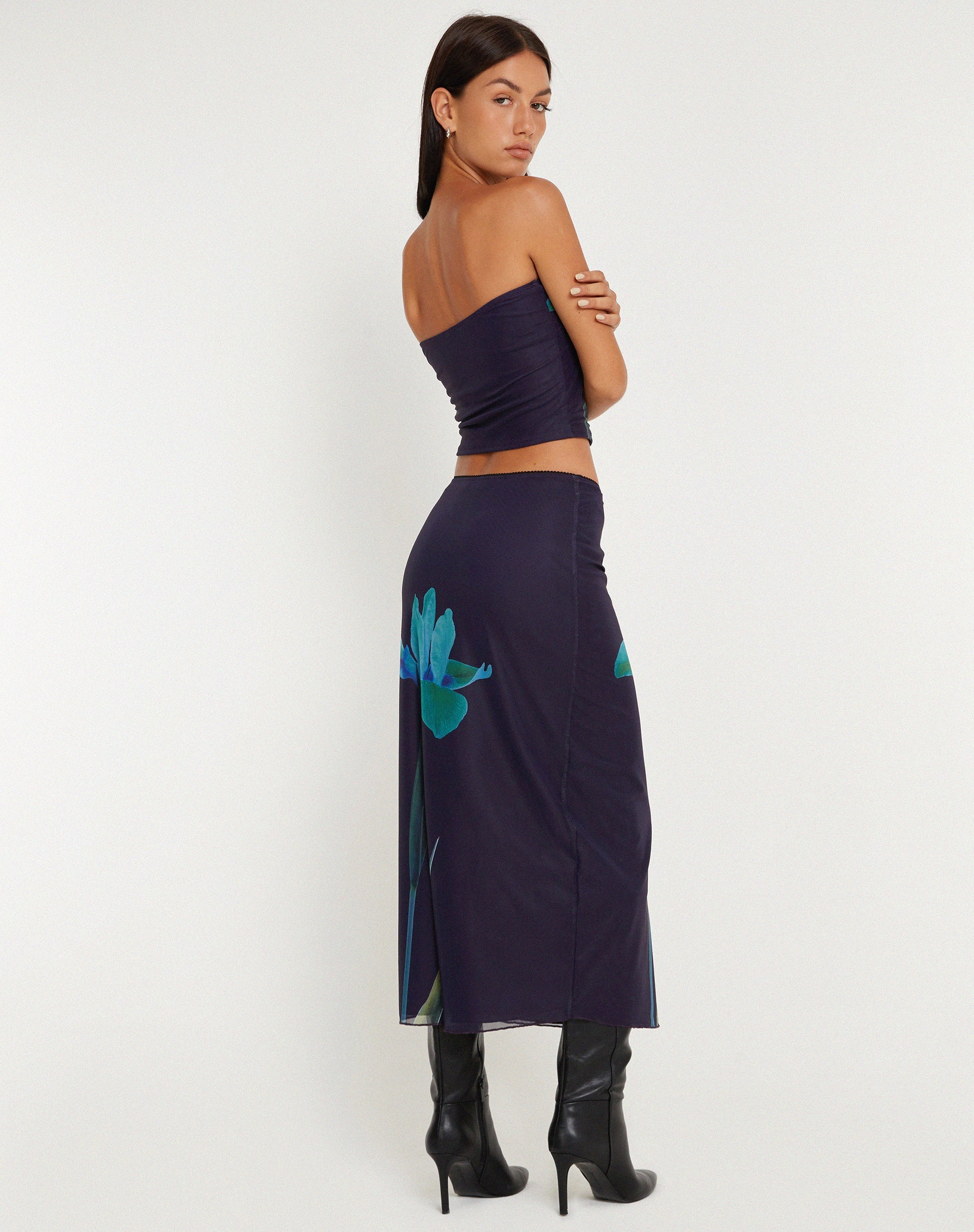 Bild von Shae Mesh Bandeu Top in Navy Flower