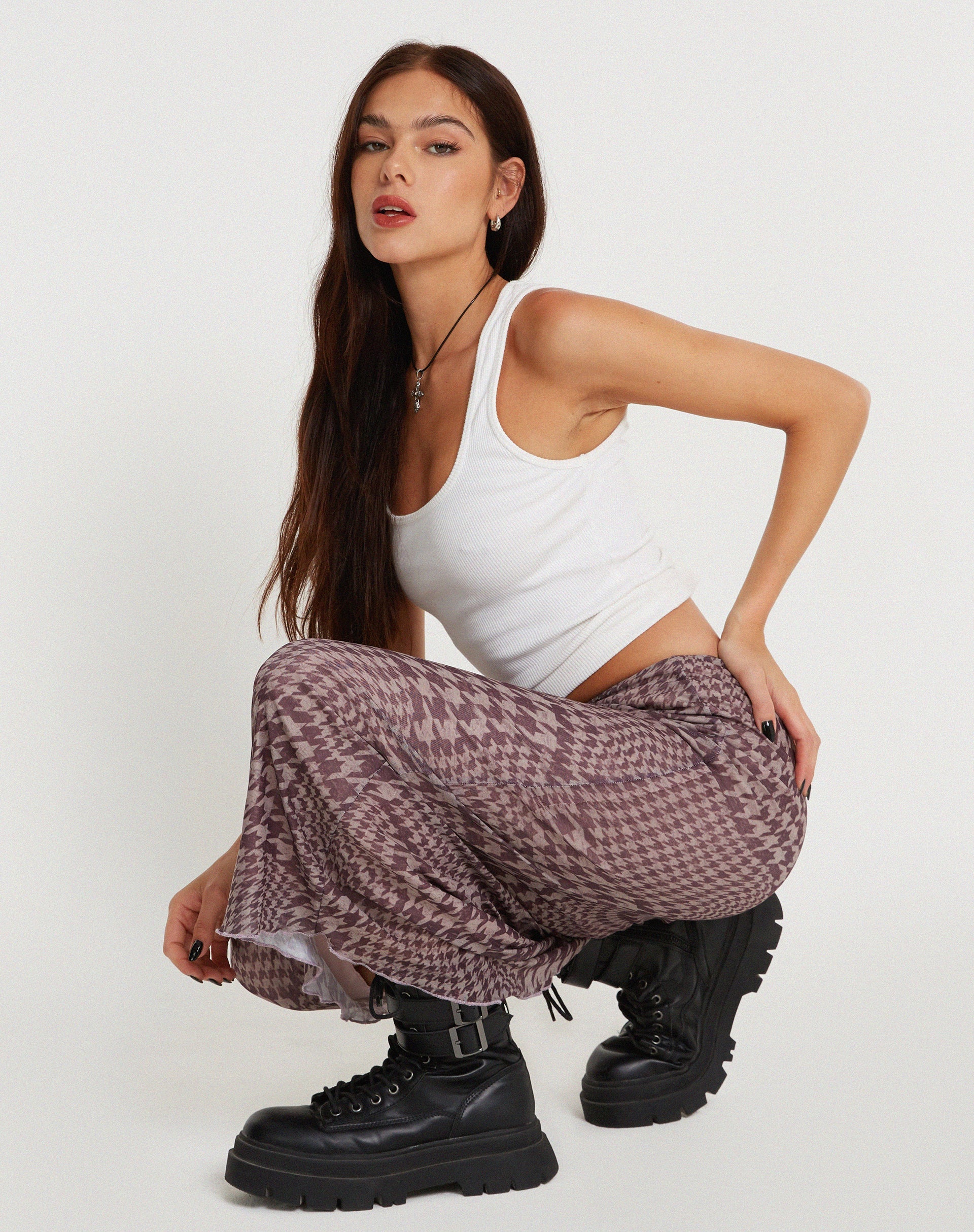 Image of Lassie Maxirock aus bedrucktem Mesh in Warped Houndstooth Braun