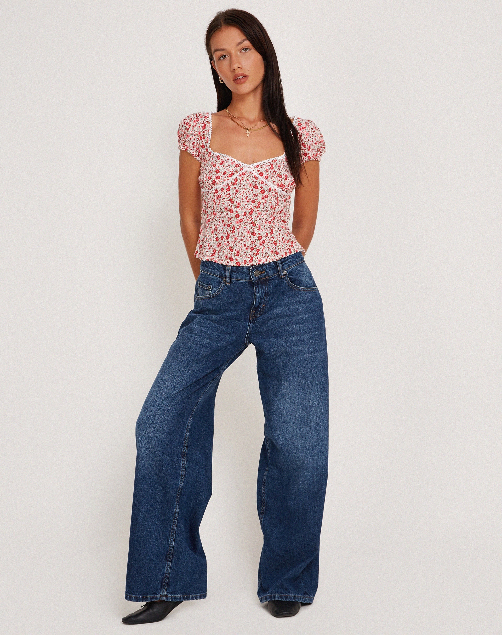Bild von Laz Top in Blush Red Ditsy Floral