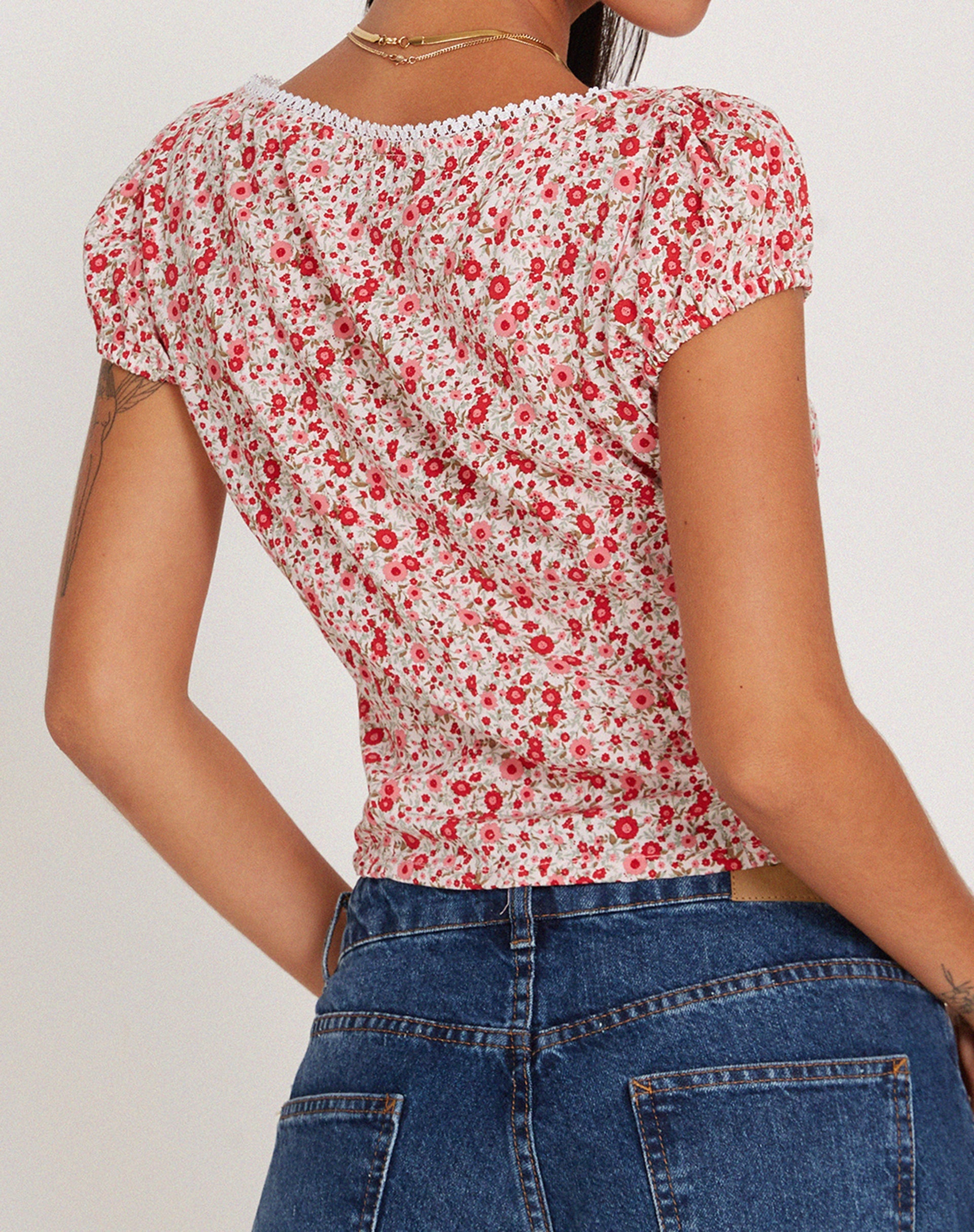 Bild von Laz Top in Blush Red Ditsy Floral