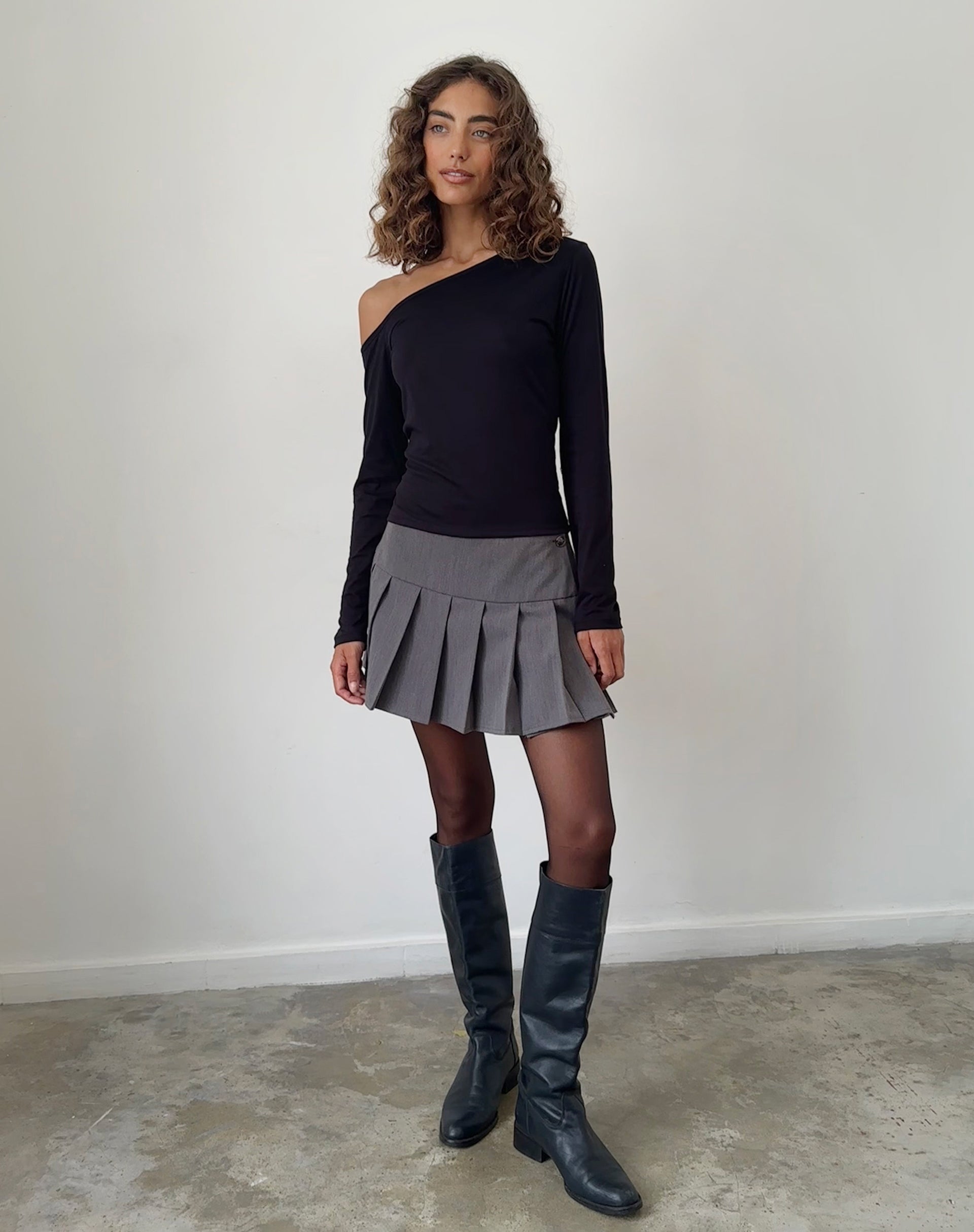 Image of Ledez Asymmetrisches Schlabber-Top aus schwarzem Tissue-Jersey