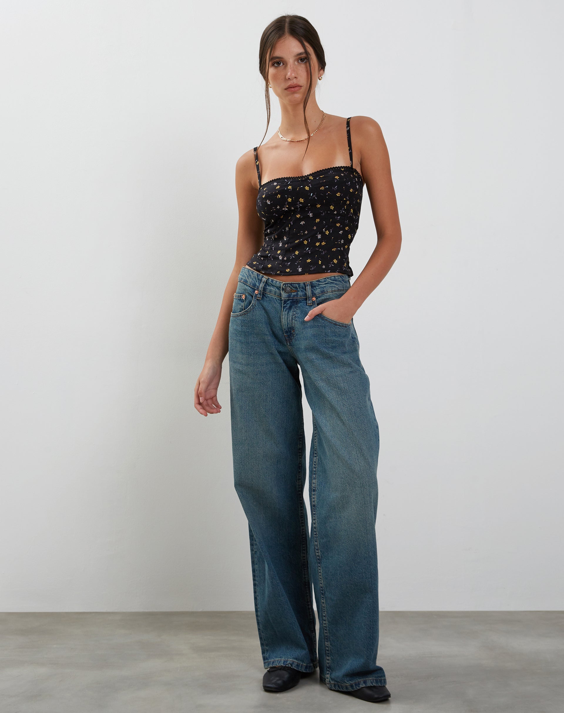 Bild von Leif Cami Top in Schwarz Pretty Petal