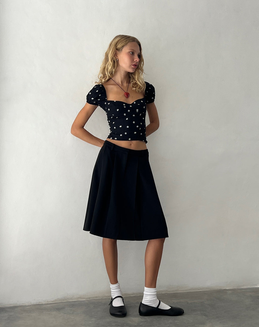 Leify Sweetheart Top in Ditsy Rose Schwarz