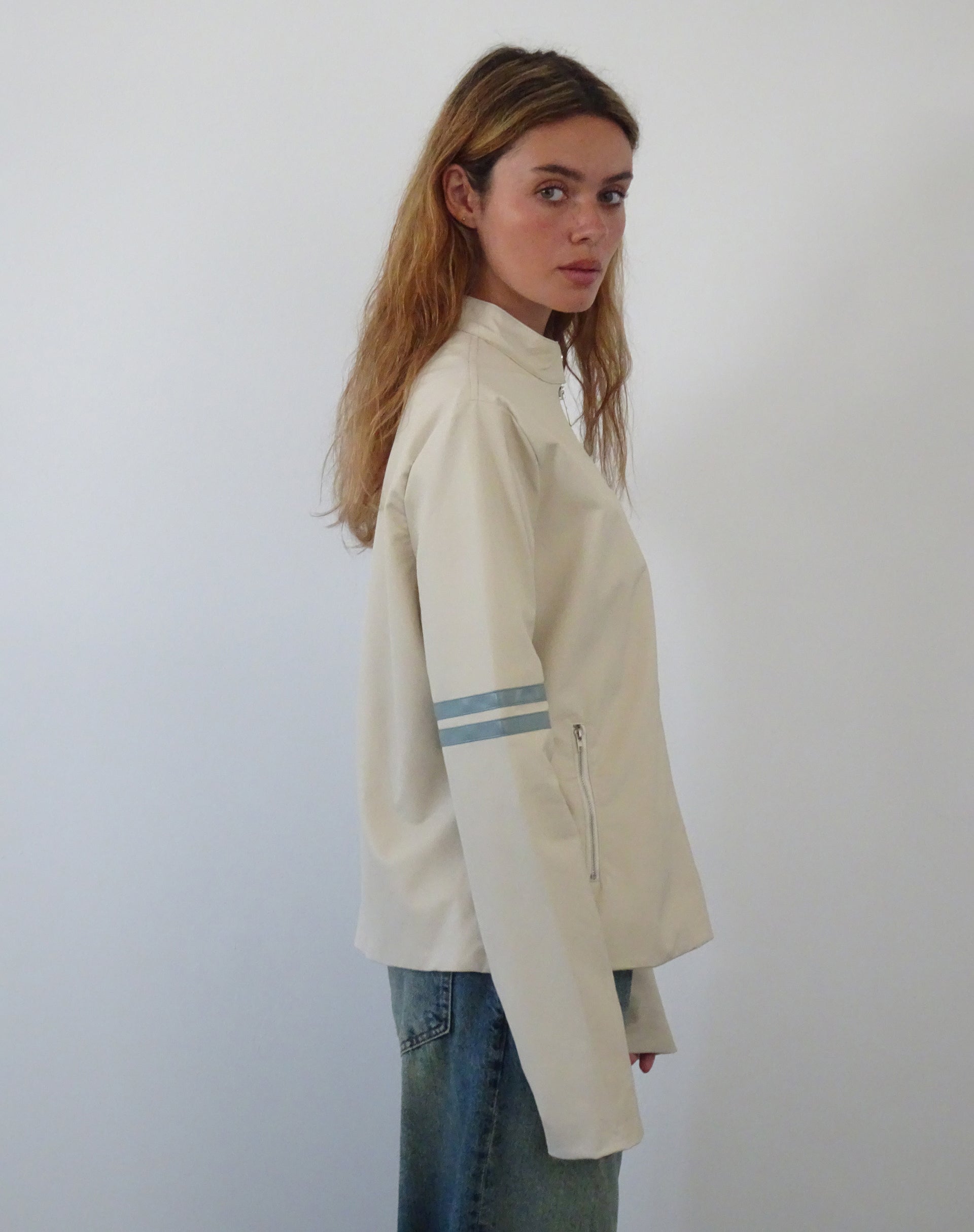 Image of Lewis Jacke aus cremefarbenem PU mit blauen Streifen