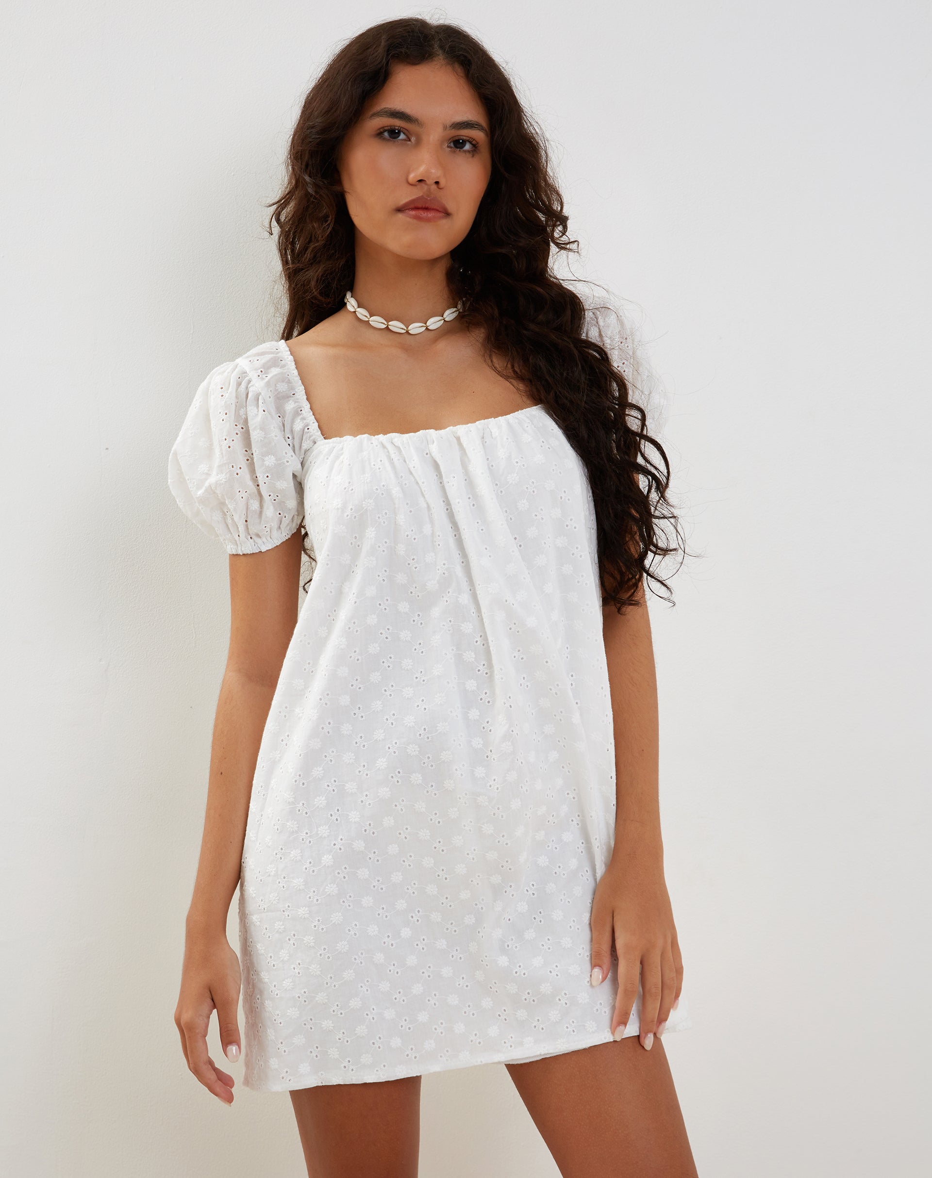 Bild von Leyona Broderie-Minikleid in Weiß