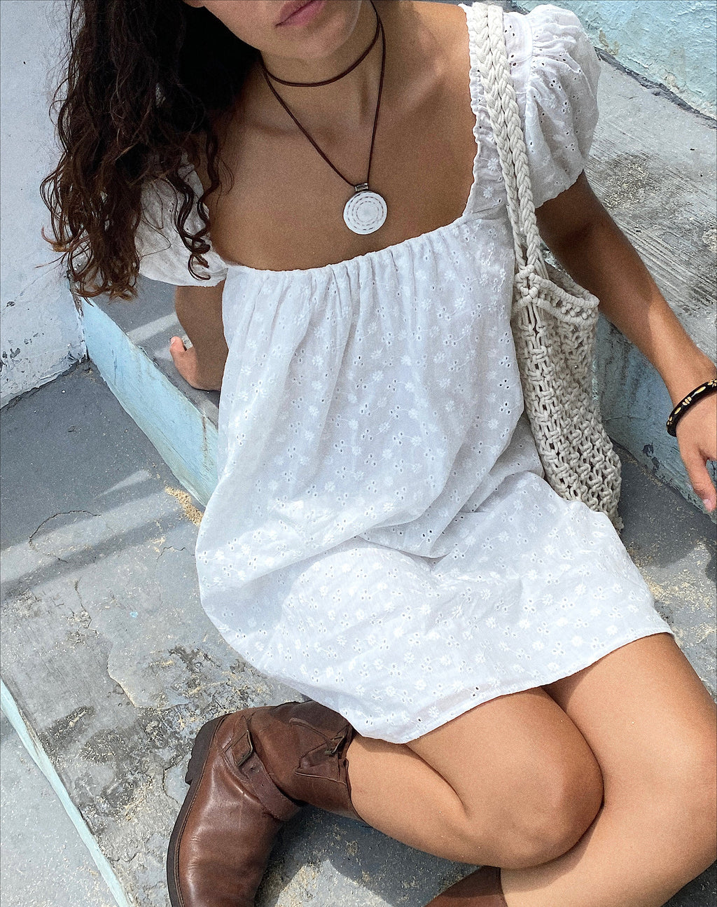 Leyona Broderie-Minikleid in Weiß