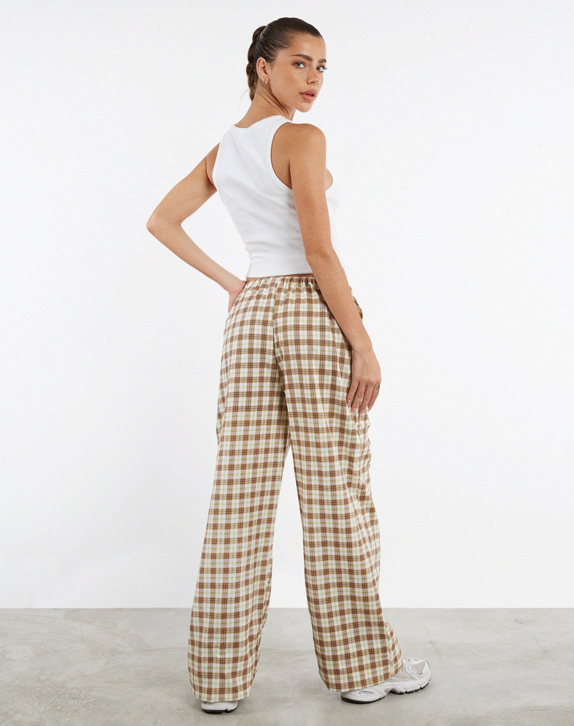 image of MOTEL X JACQUIE Lirura Hose mit weitem Bein in Gelb und Braun Karo