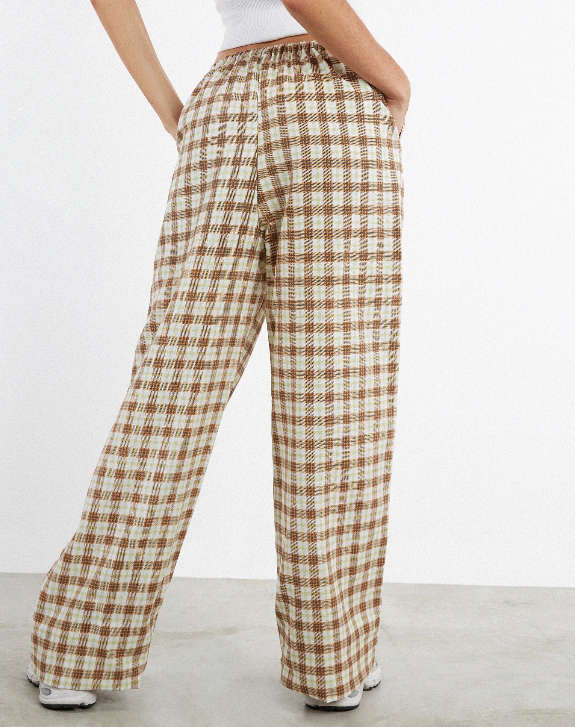 image of MOTEL X JACQUIE Lirura Hose mit weitem Bein in Gelb und Braun Karo
