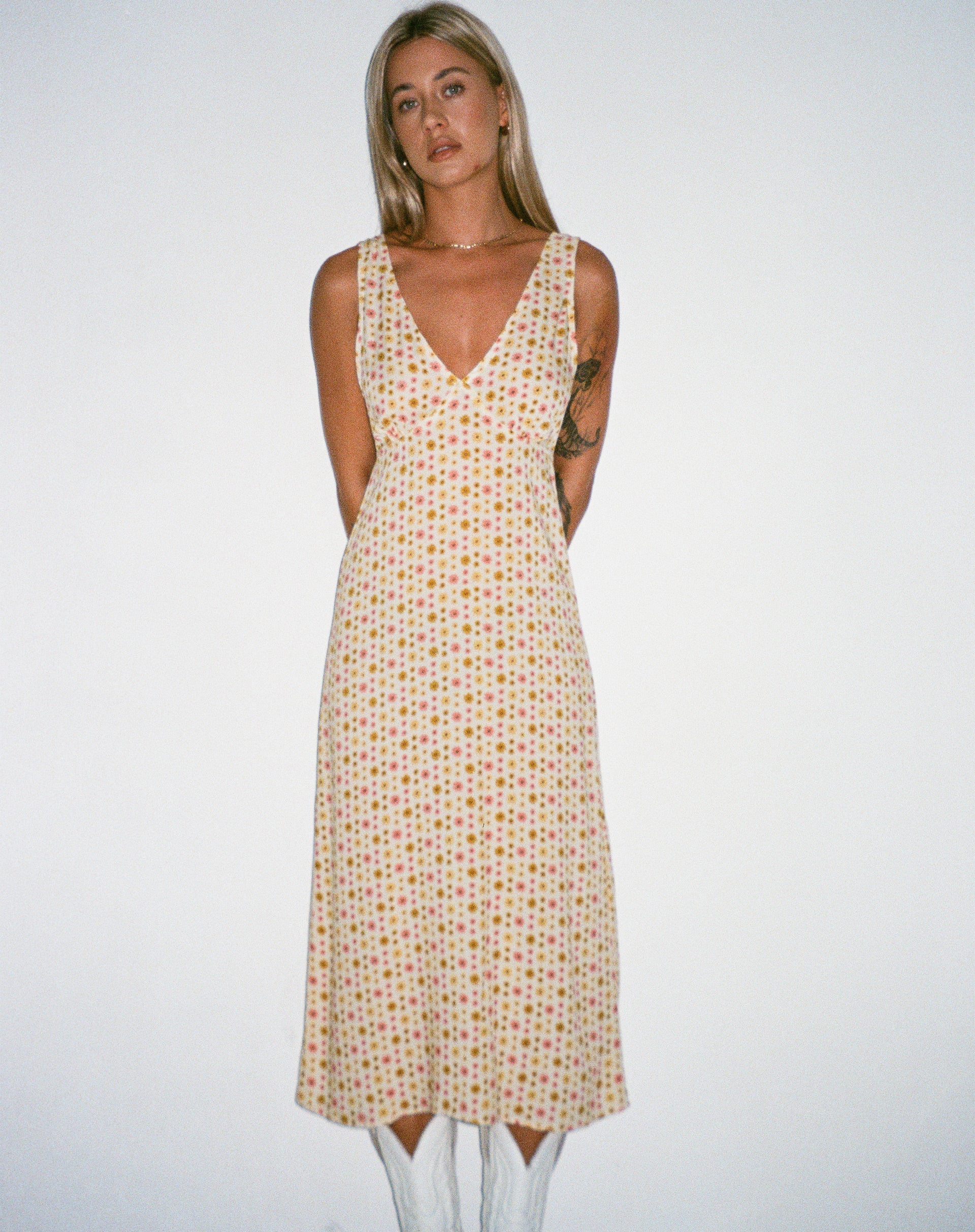 Bild von Lisheva Midikleid in Daisy Chain Creme