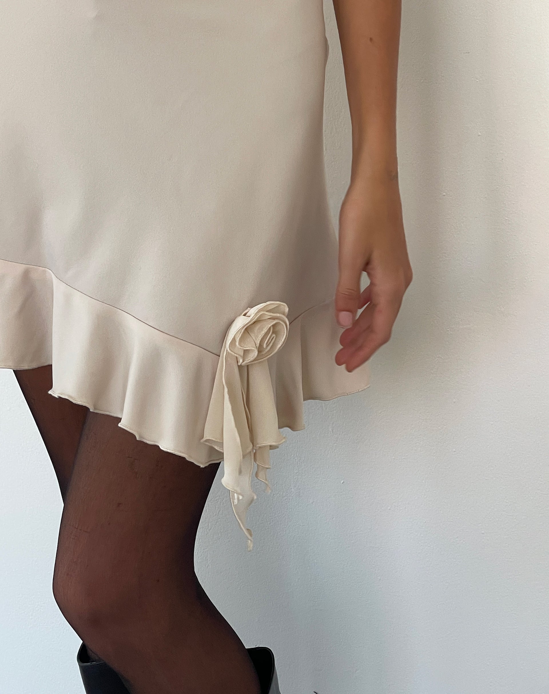 Bild von Litera Ruffle Rosette Mini Dress in Creme