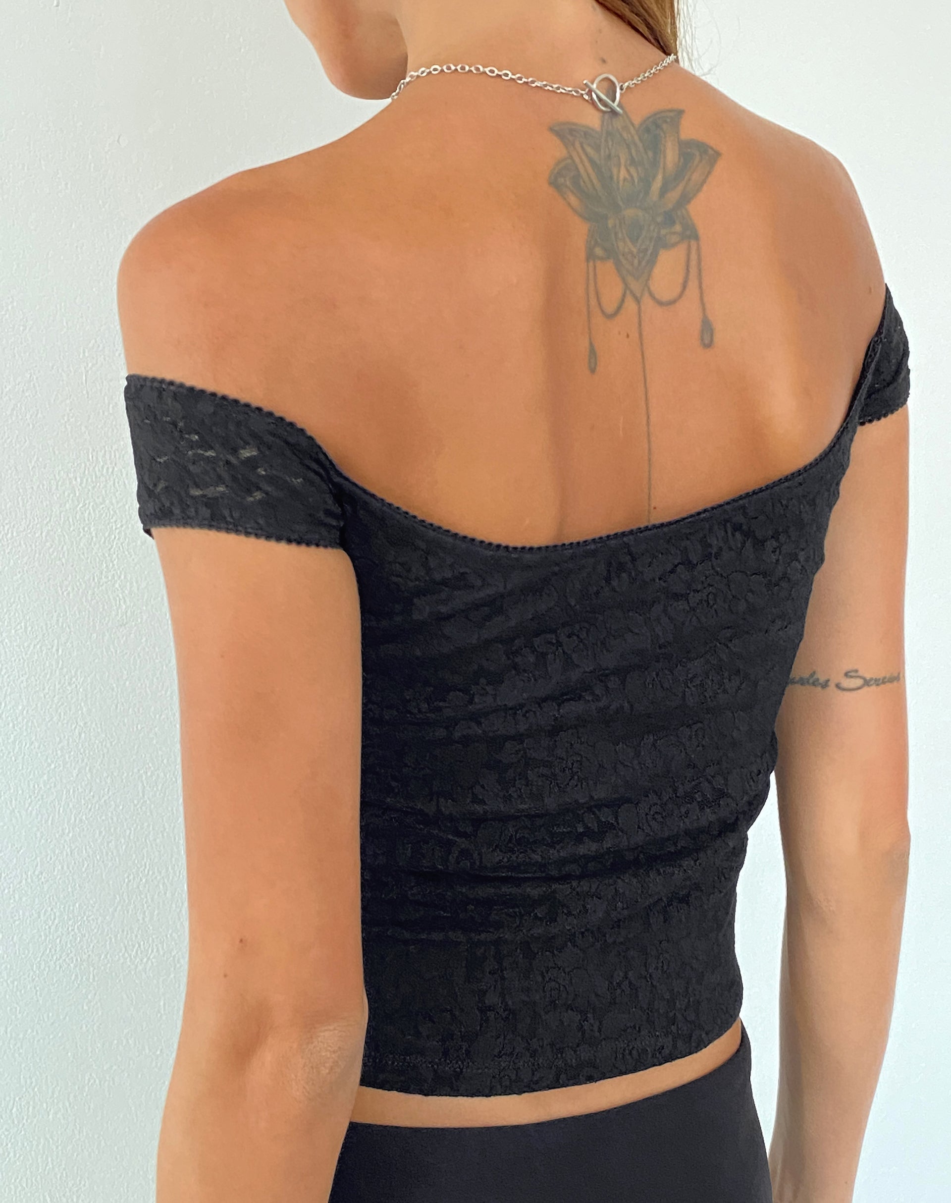 Lonnie Bardot Top aus rosa Spitze Schwarz