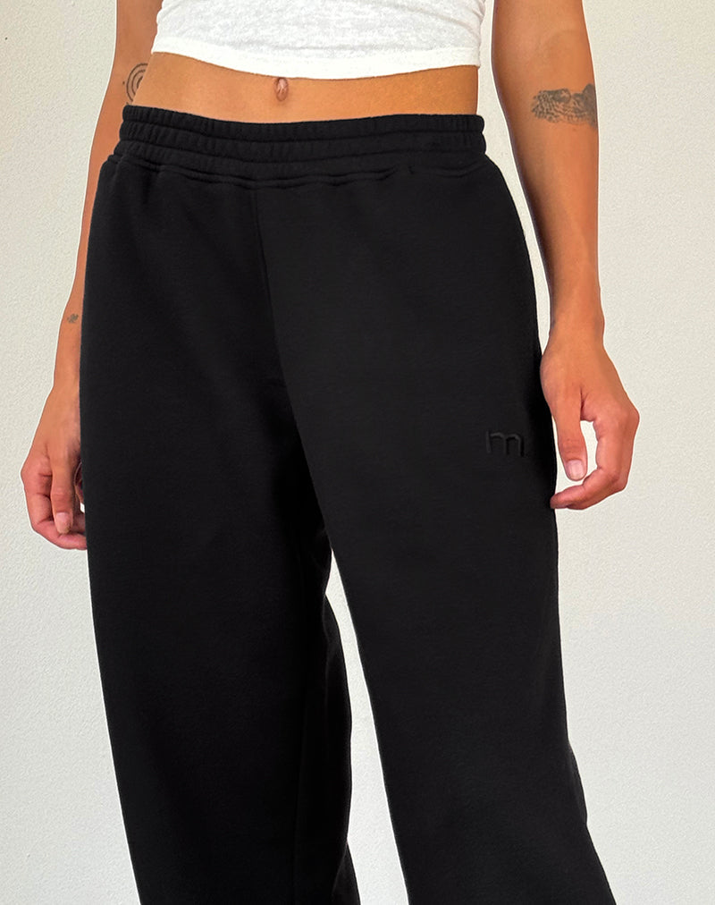 Bild von Loose Jogger in Schwarz mit 'M'-Stickerei
