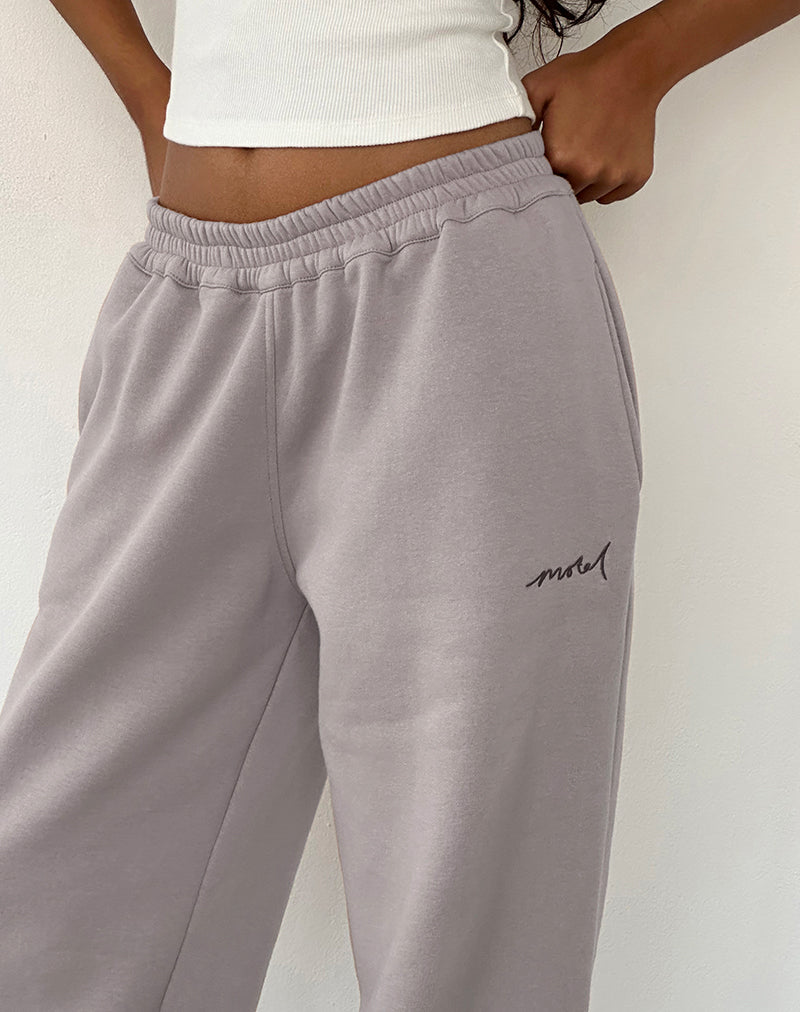 Image of Lose Jogger in Pilzfarben mit brauner 'MOTEL'-Stickerei
