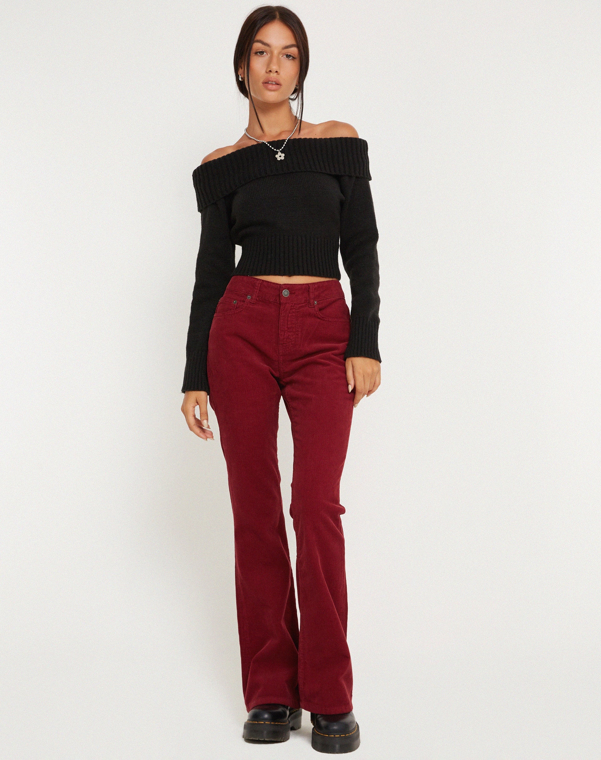 Bild von Low Rise Bootleg Jeans in Cord Maroon