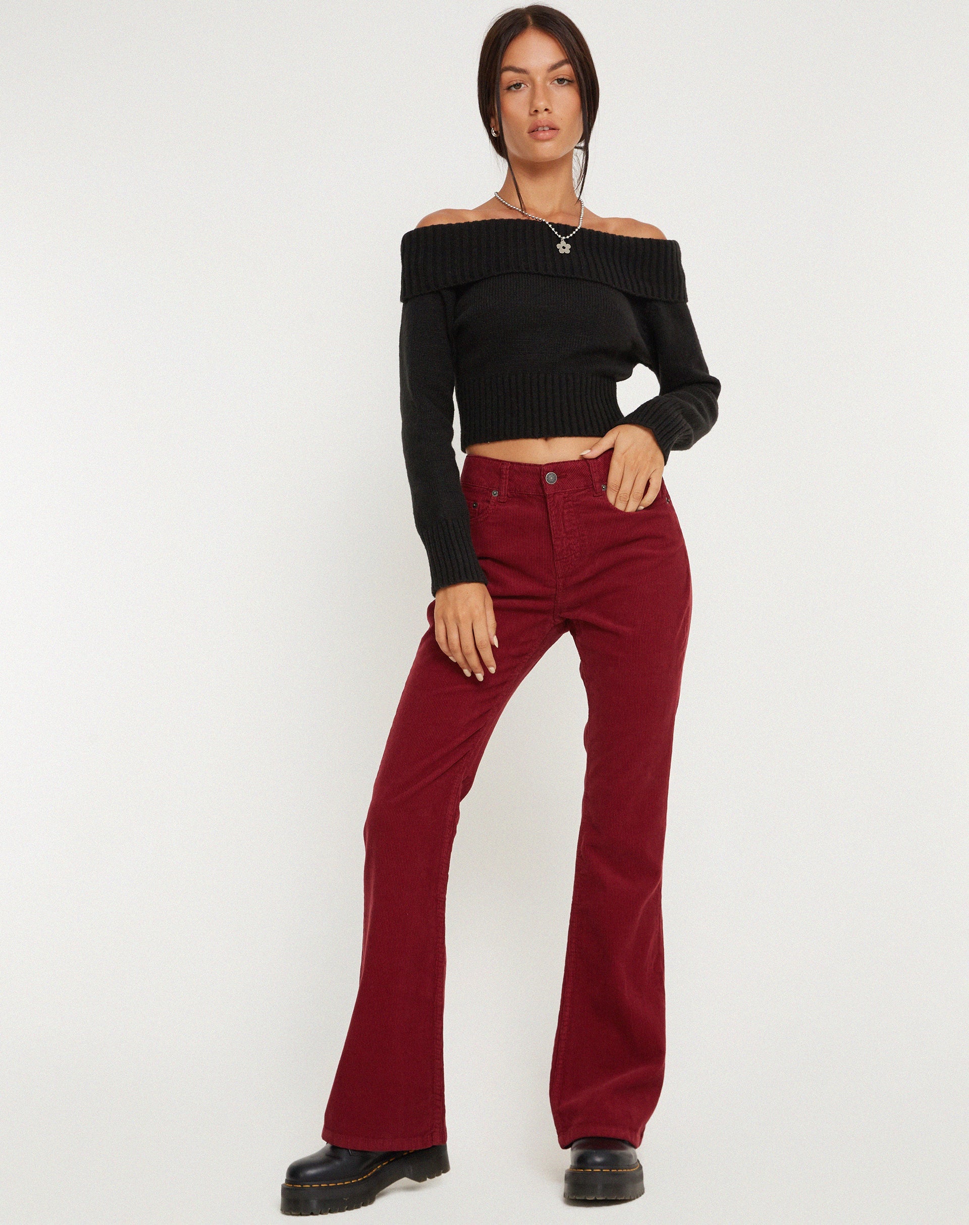 Bild von Low Rise Bootleg Jeans in Cord Maroon