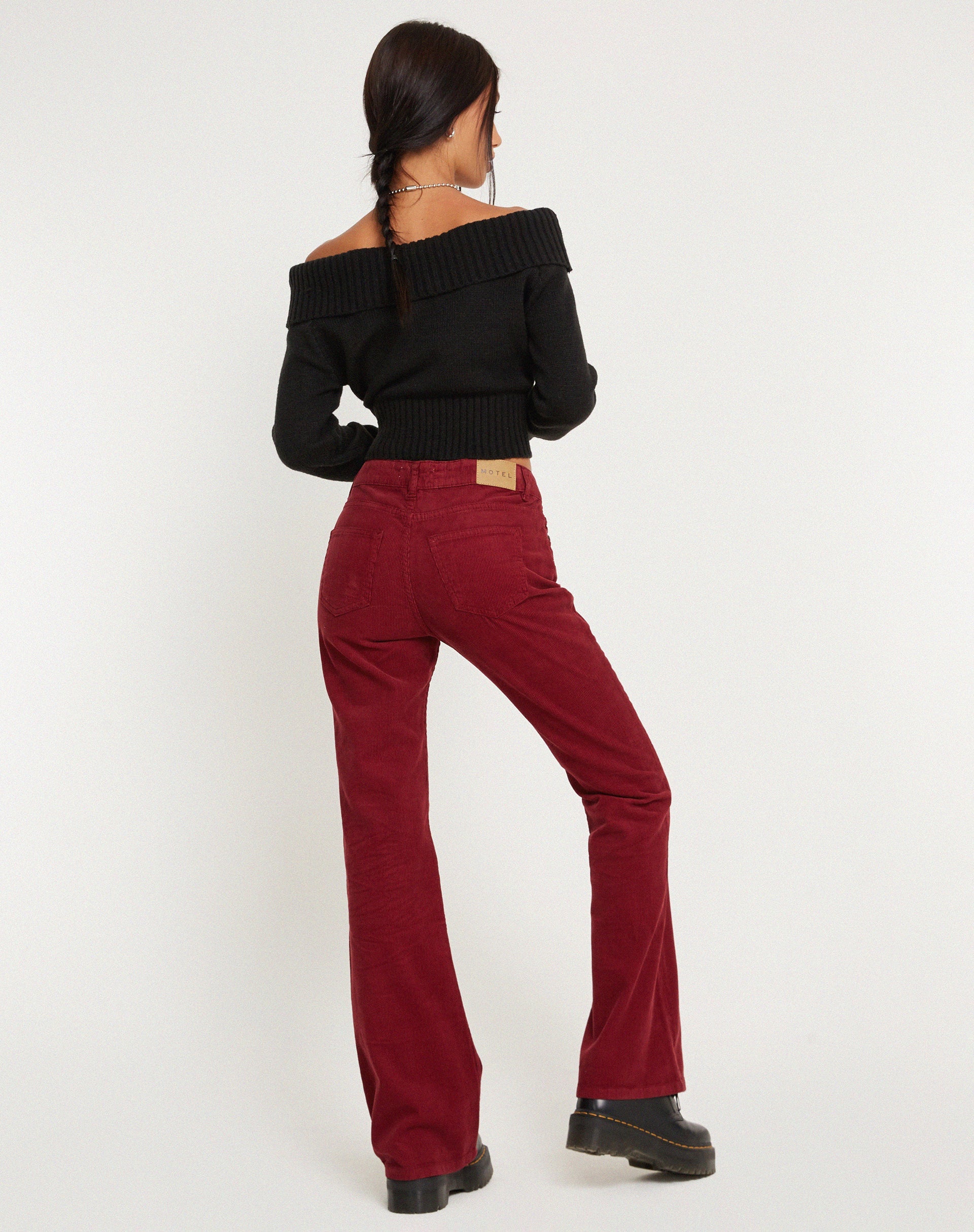 Bild von Low Rise Bootleg Jeans in Cord Maroon