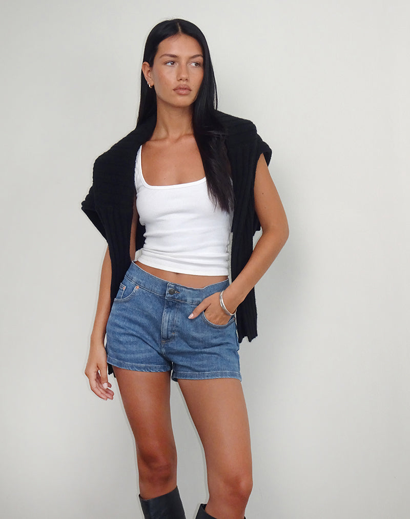 Hot Pants aus Denim mit niedrigem Einstieg in Bay Blue