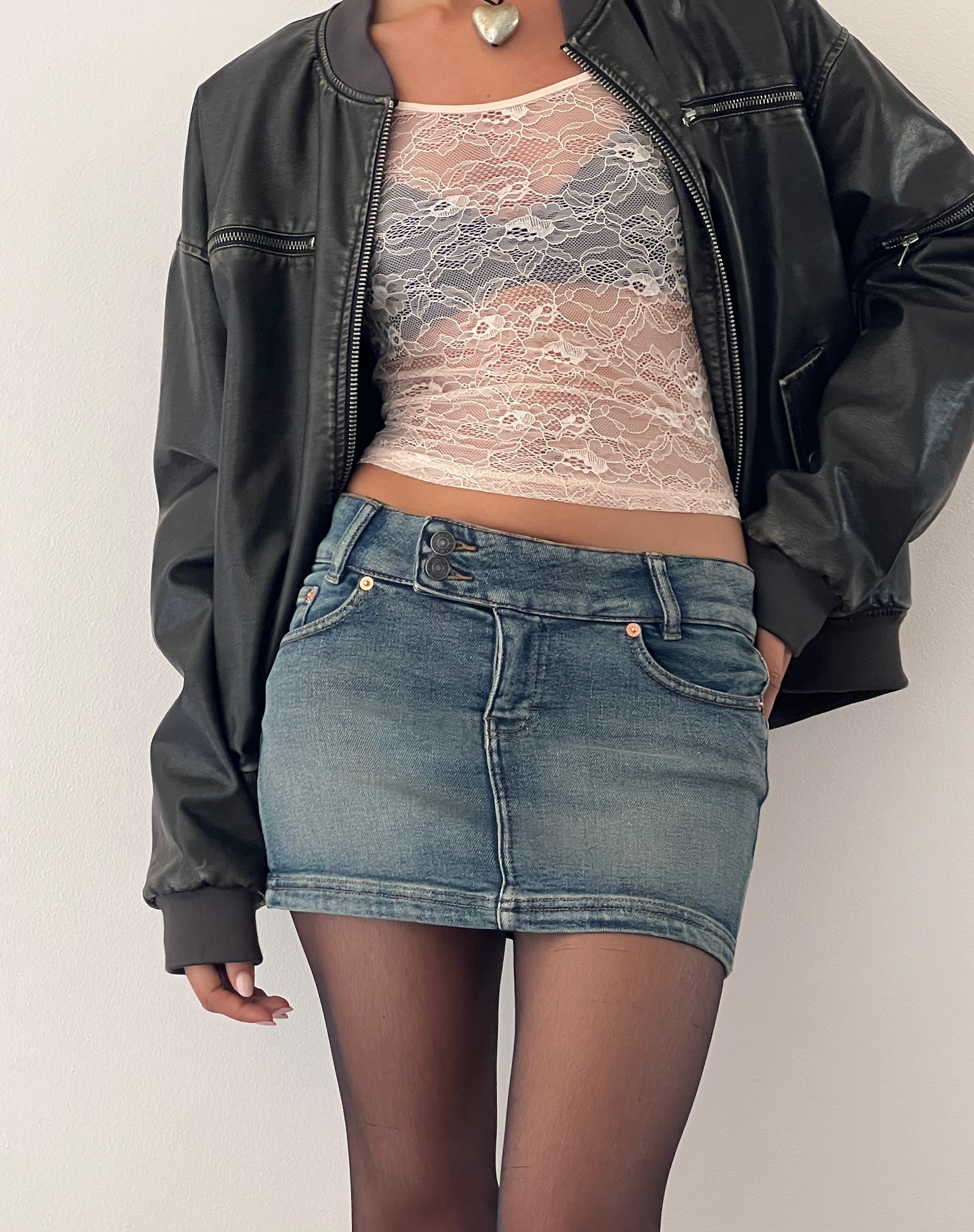Bild von Low Rise Denim Mini Rock in Desert Wash